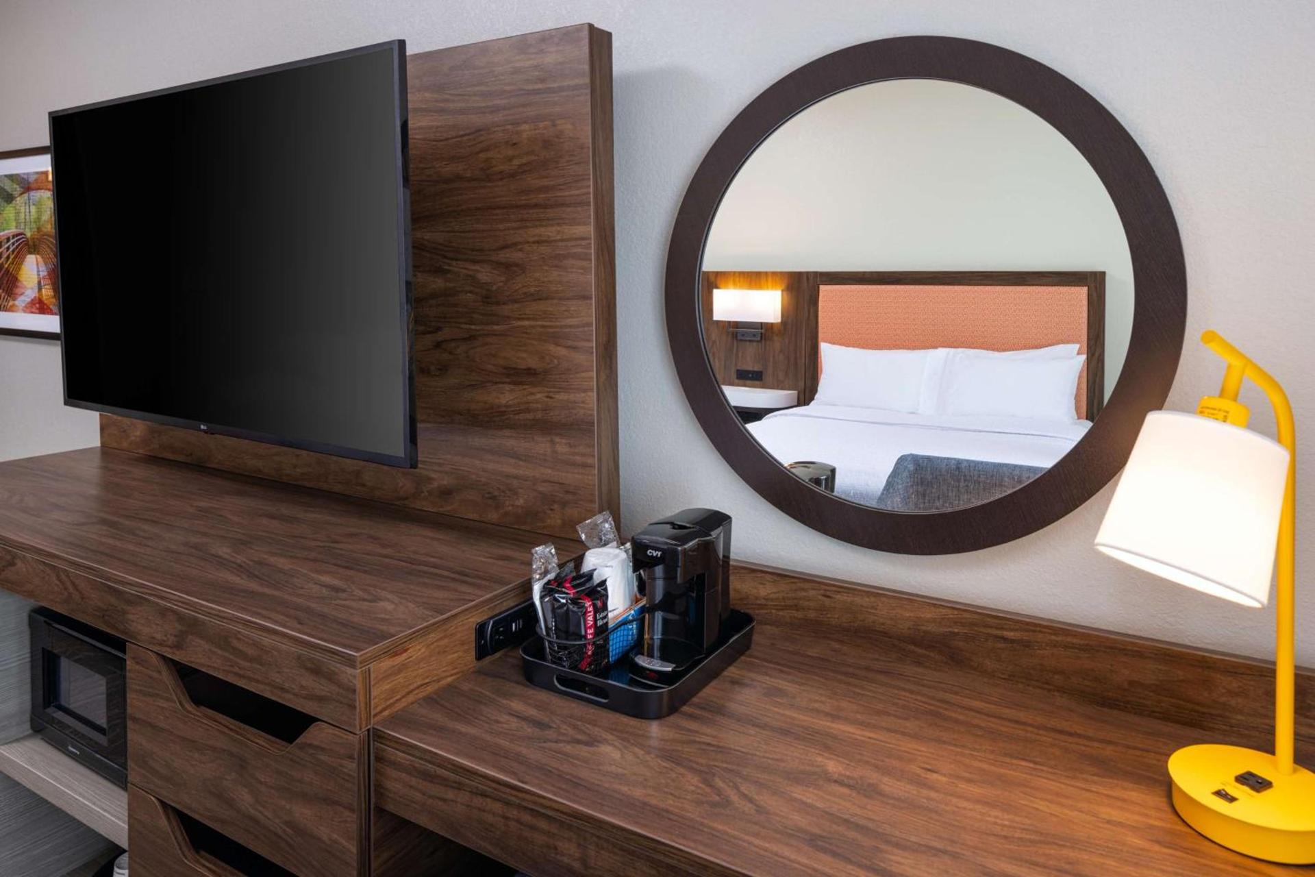 Hampton Inn Fairmont photo 25