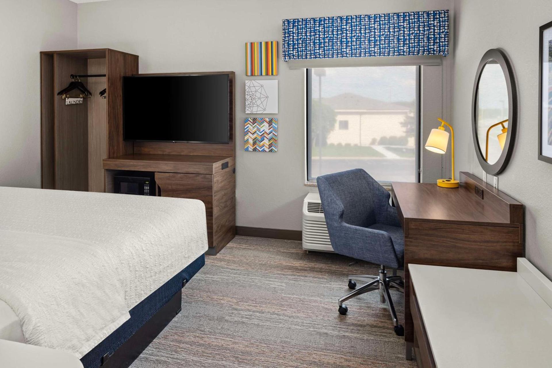 Hampton Inn Fairmont photo 26