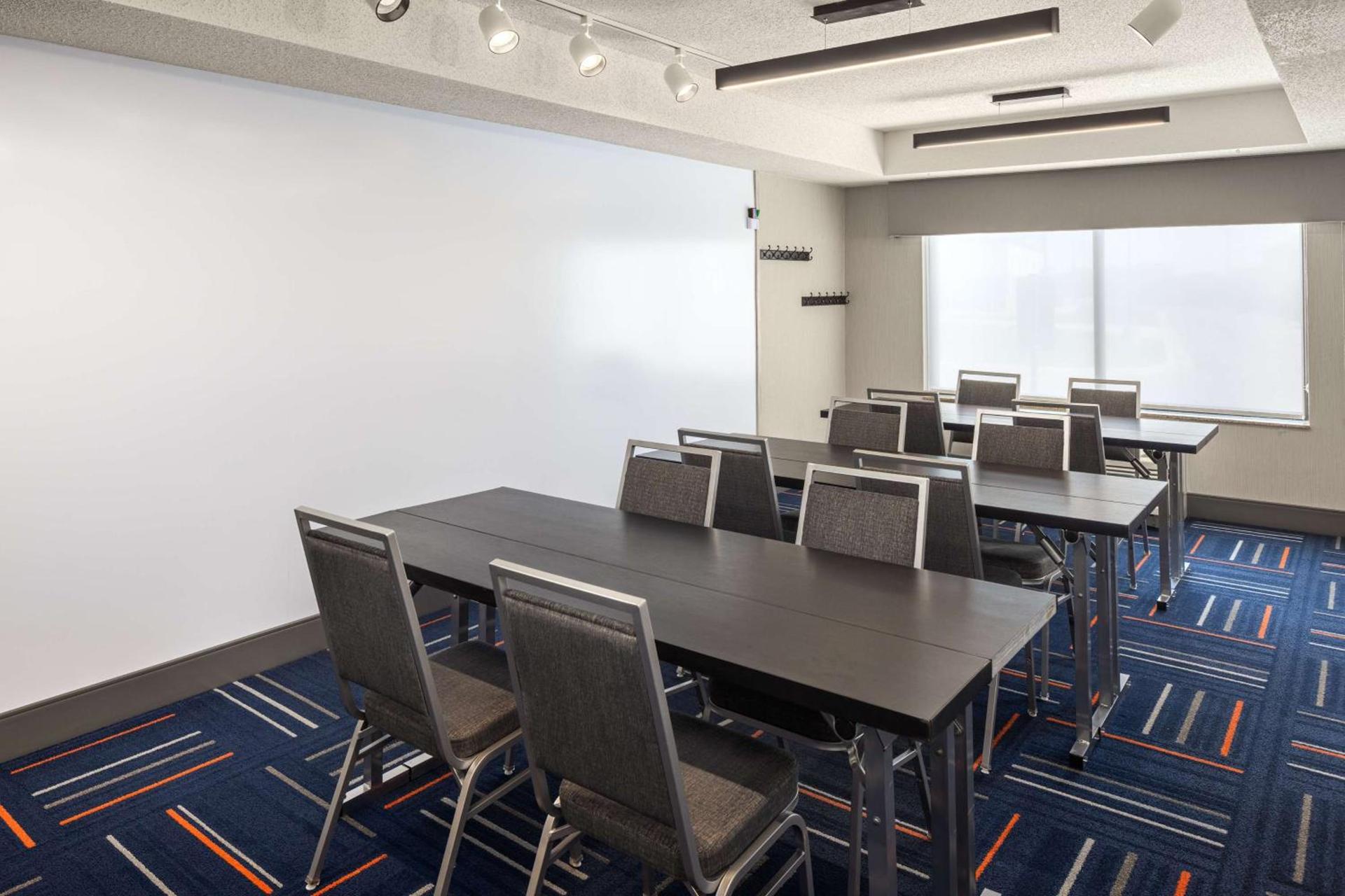 Hampton Inn Fairmont photo 27