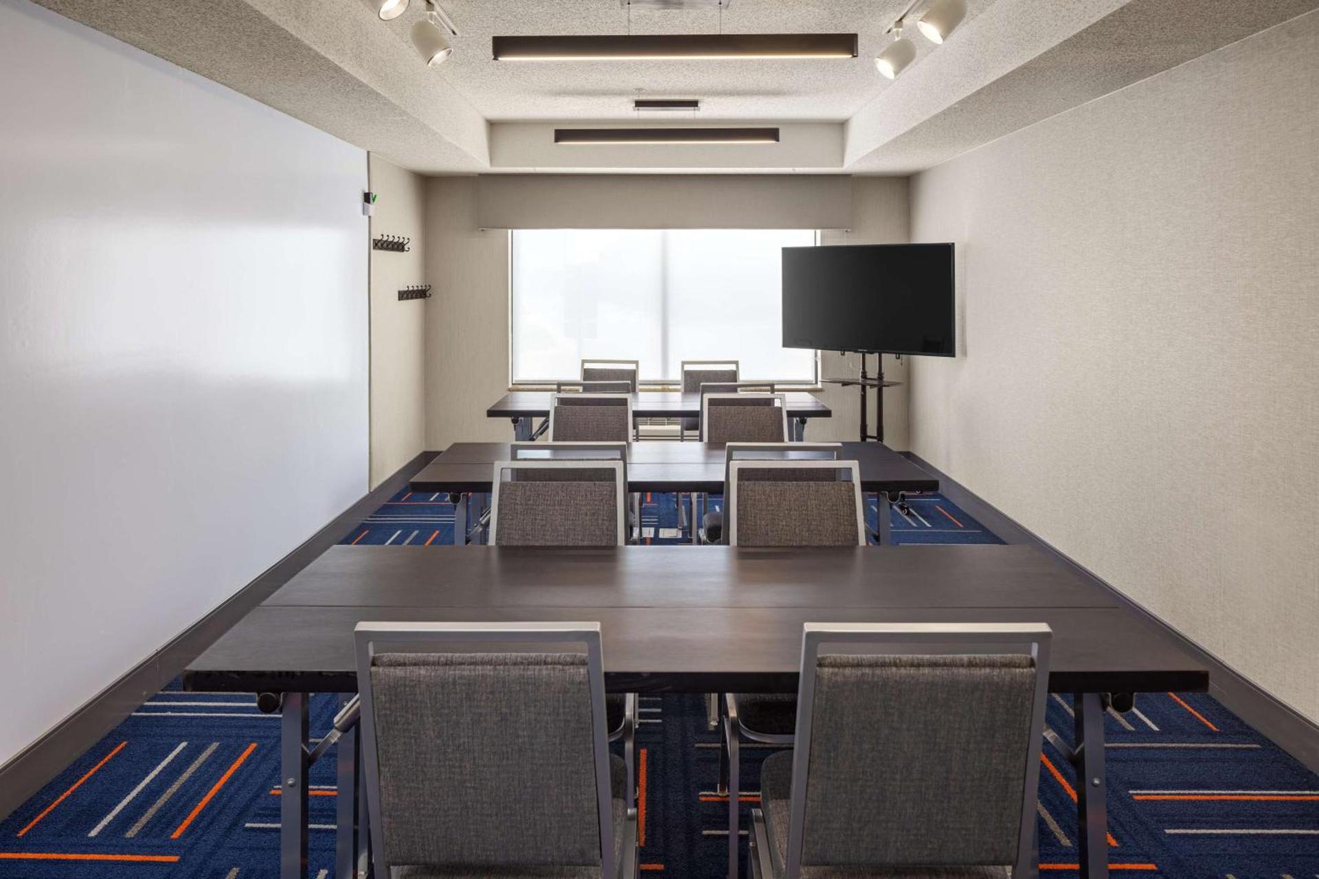 Hampton Inn Fairmont photo 28