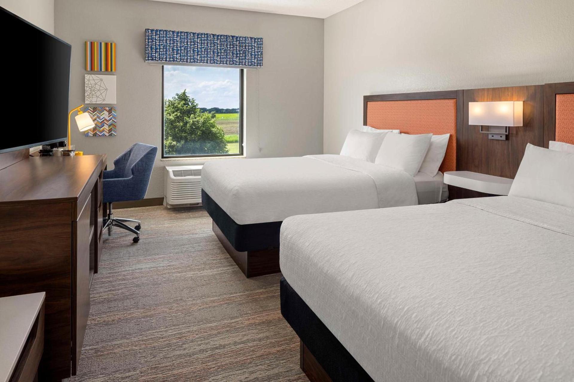 Hampton Inn Fairmont photo 29