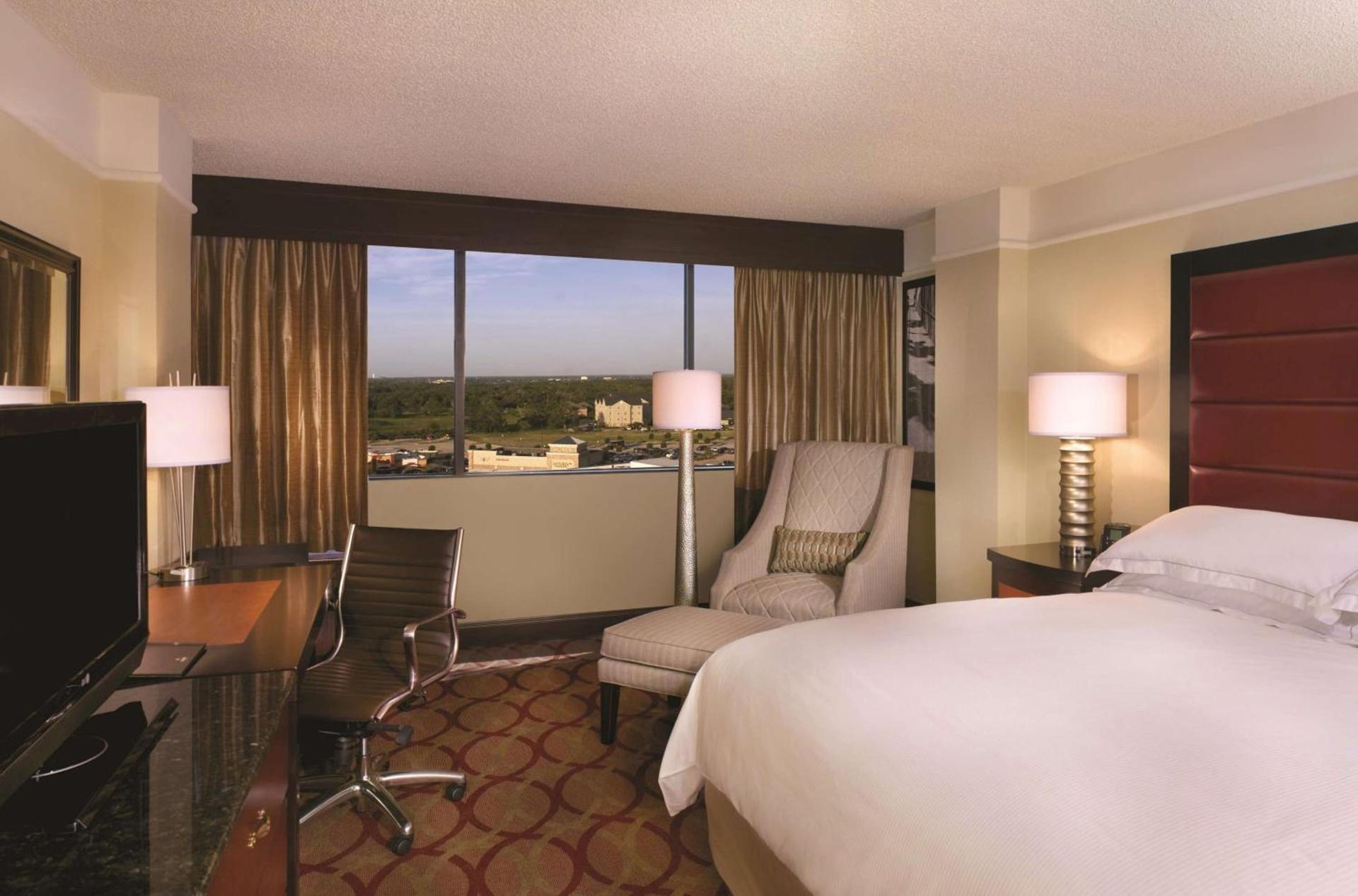 Hilton College Station & Conference Center photo 97