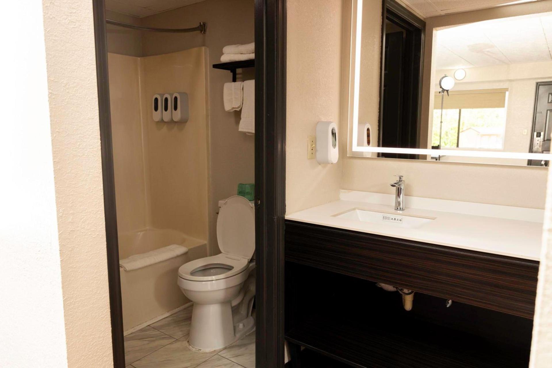Paragon Inn Hillsboro photo 7