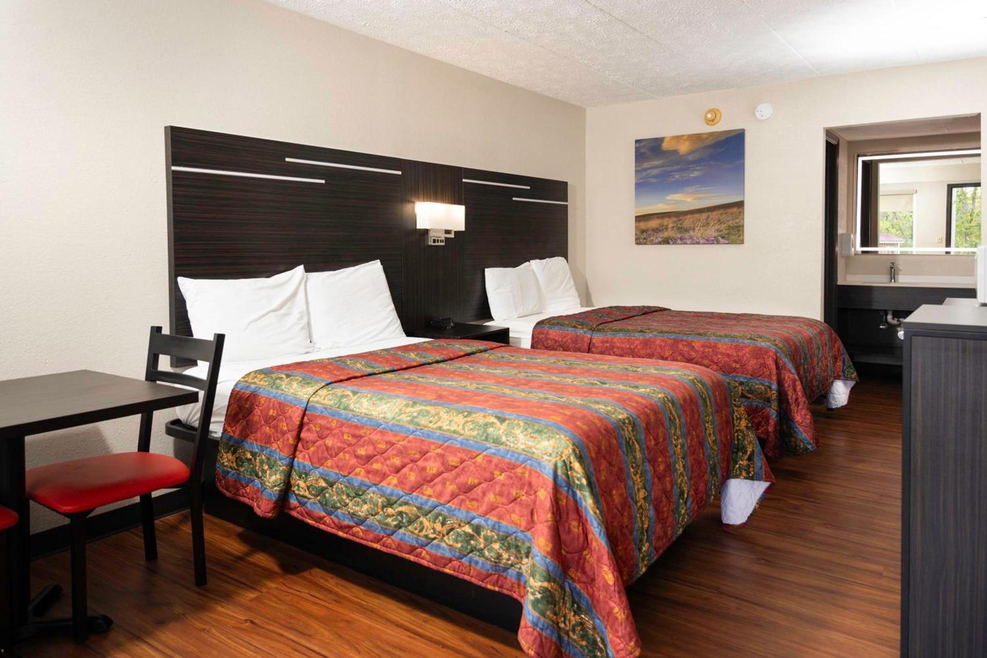 Paragon Inn Hillsboro photo 5