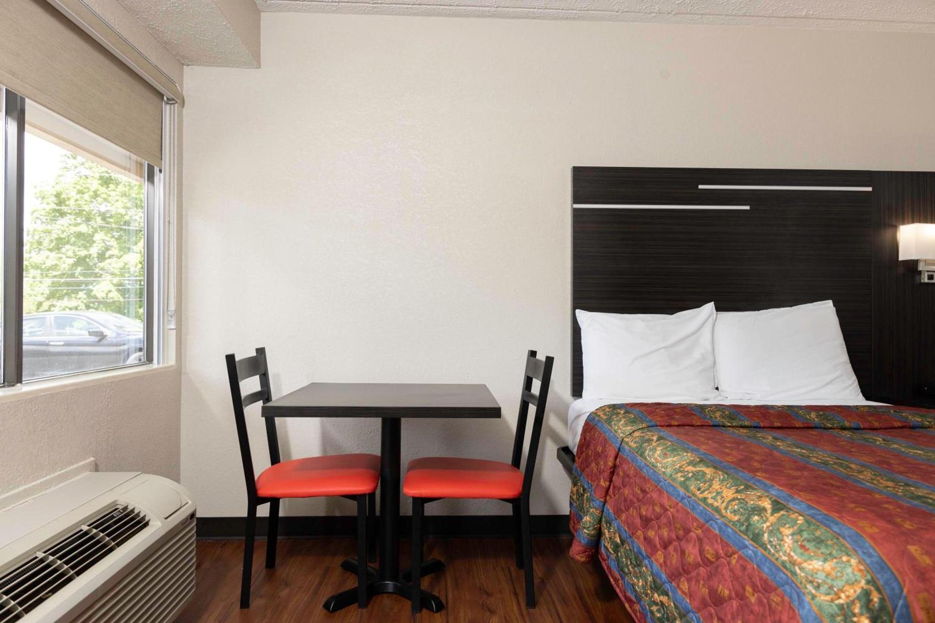 Paragon Inn Hillsboro photo 4