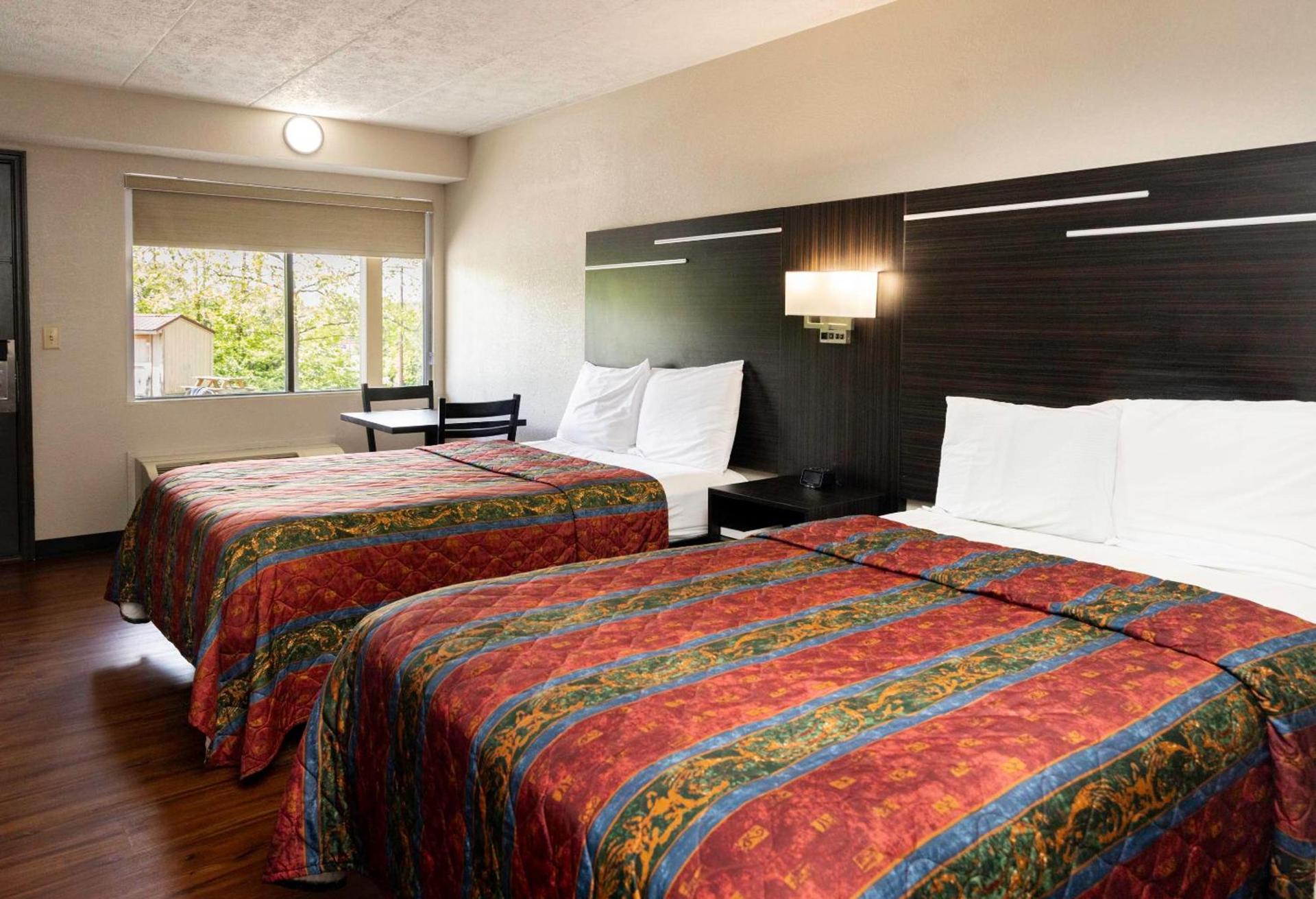 Paragon Inn Hillsboro photo 8