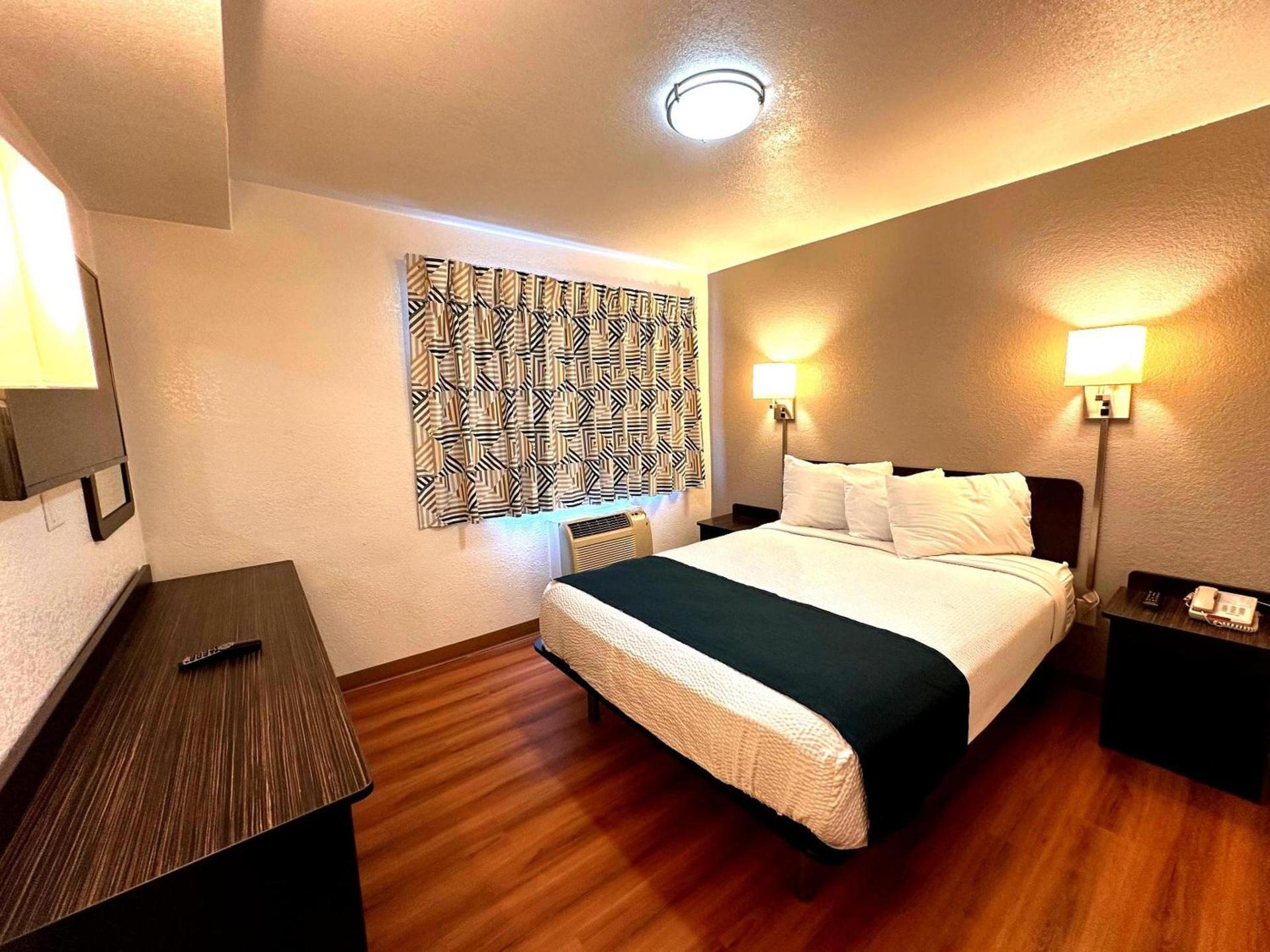 Motel 6-Duluth, MN photo 26