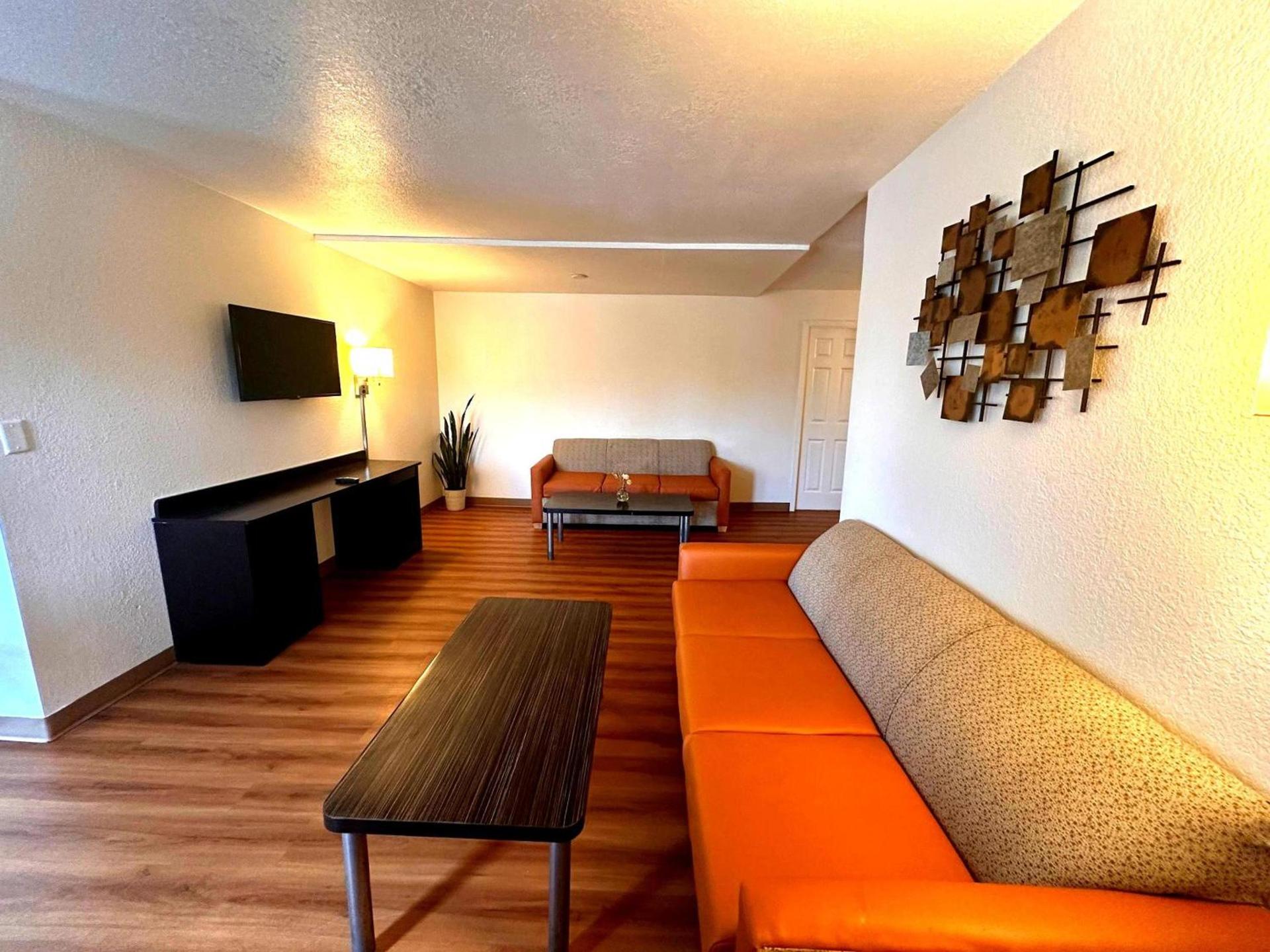 Motel 6-Duluth, MN photo 30