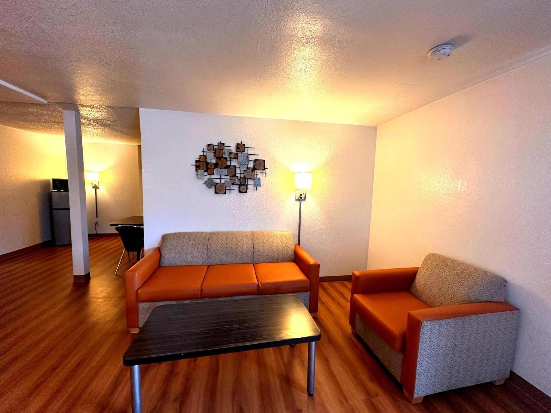 Motel 6-Duluth, MN photo 29