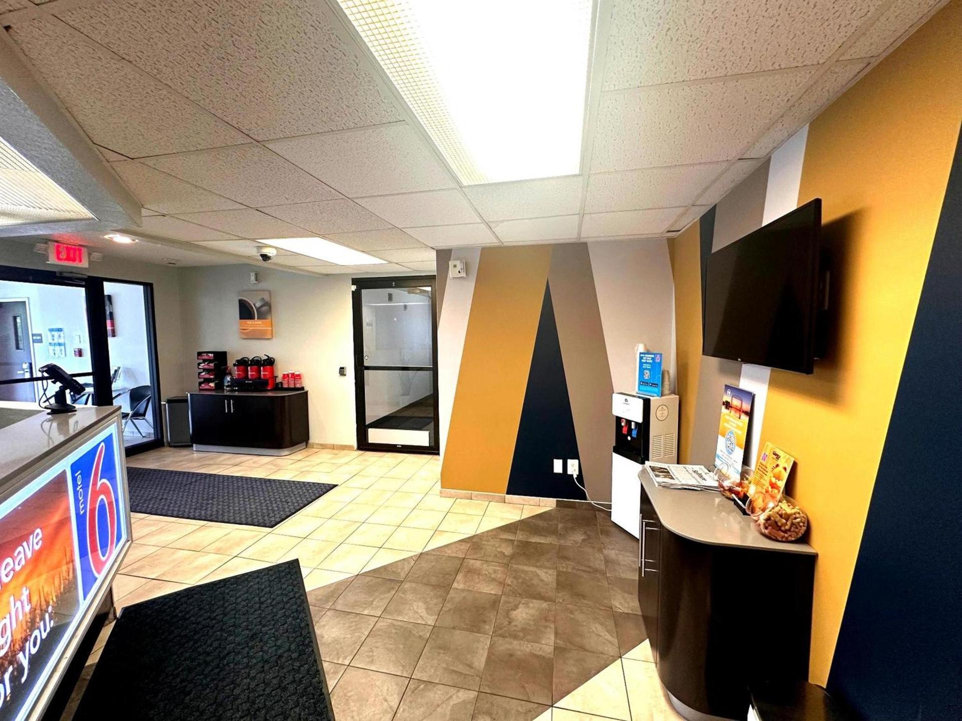 Motel 6-Duluth, MN photo 31