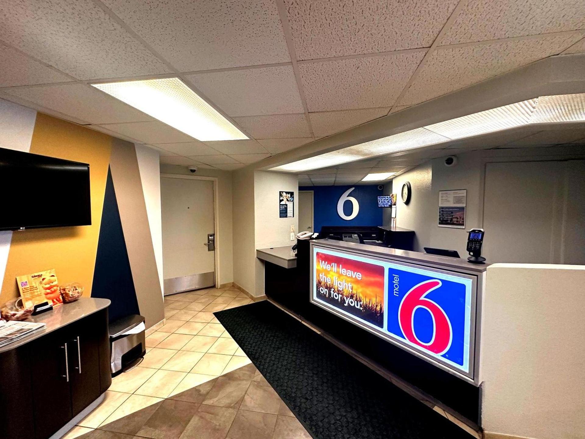 Motel 6-Duluth, MN photo 32