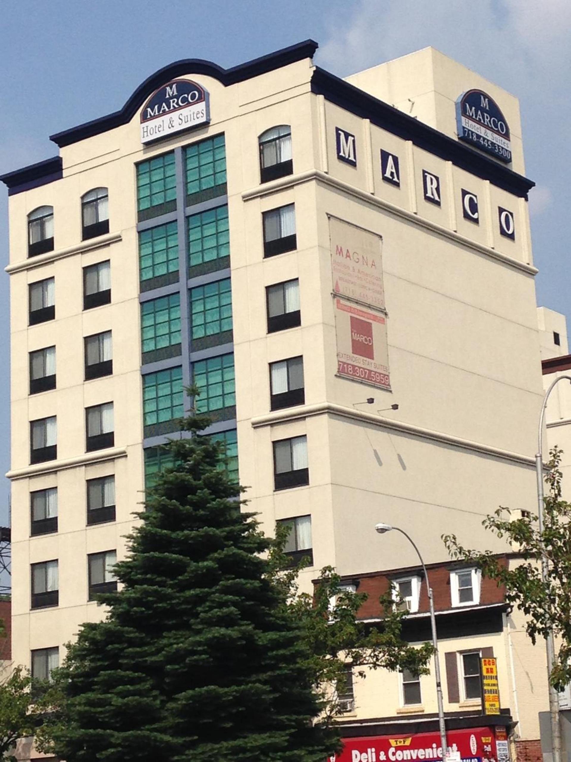 Marco LaGuardia Hotel & Suites photo 1