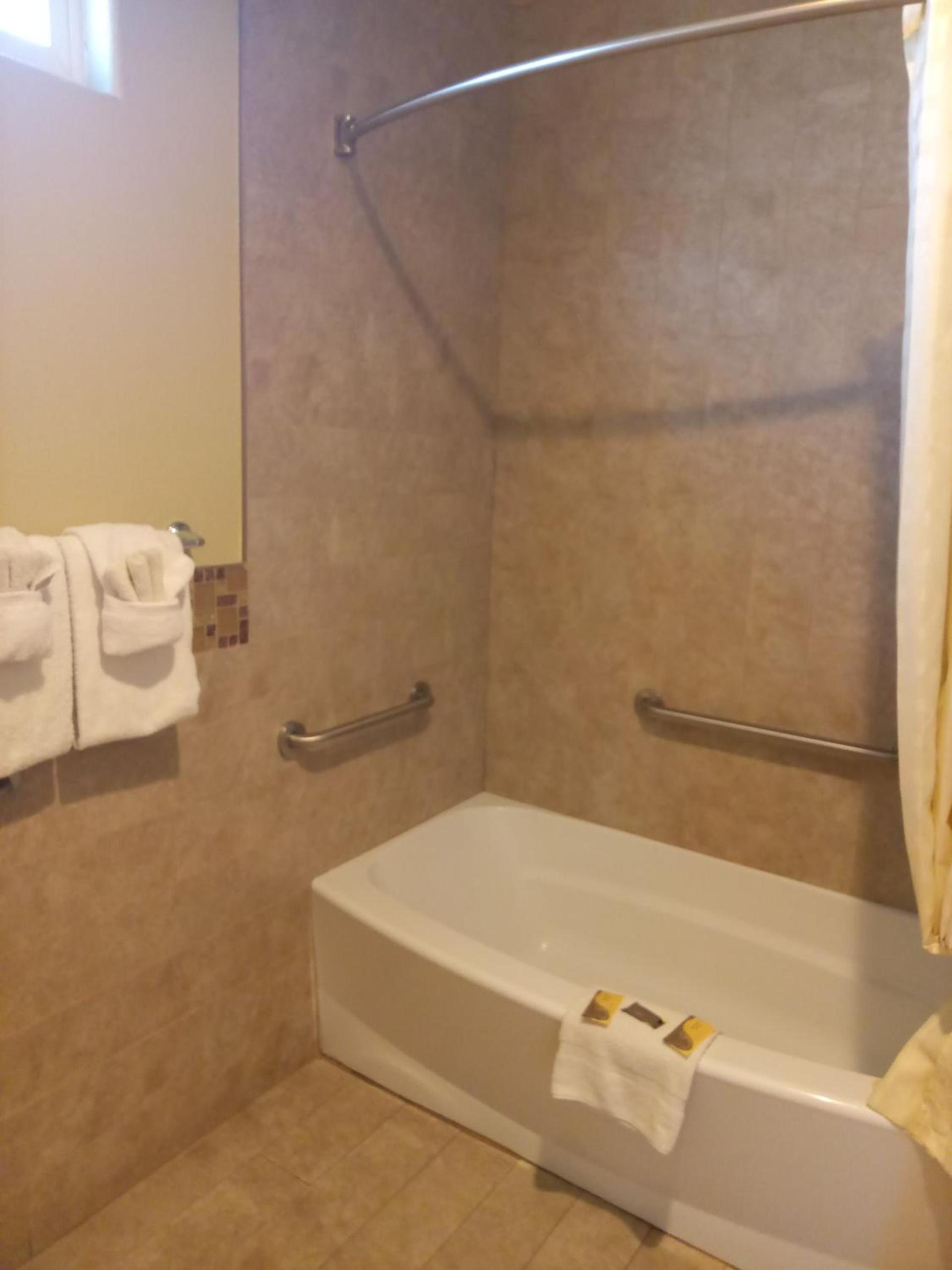 Rodeway Inn and Suites near Coachella photo 12