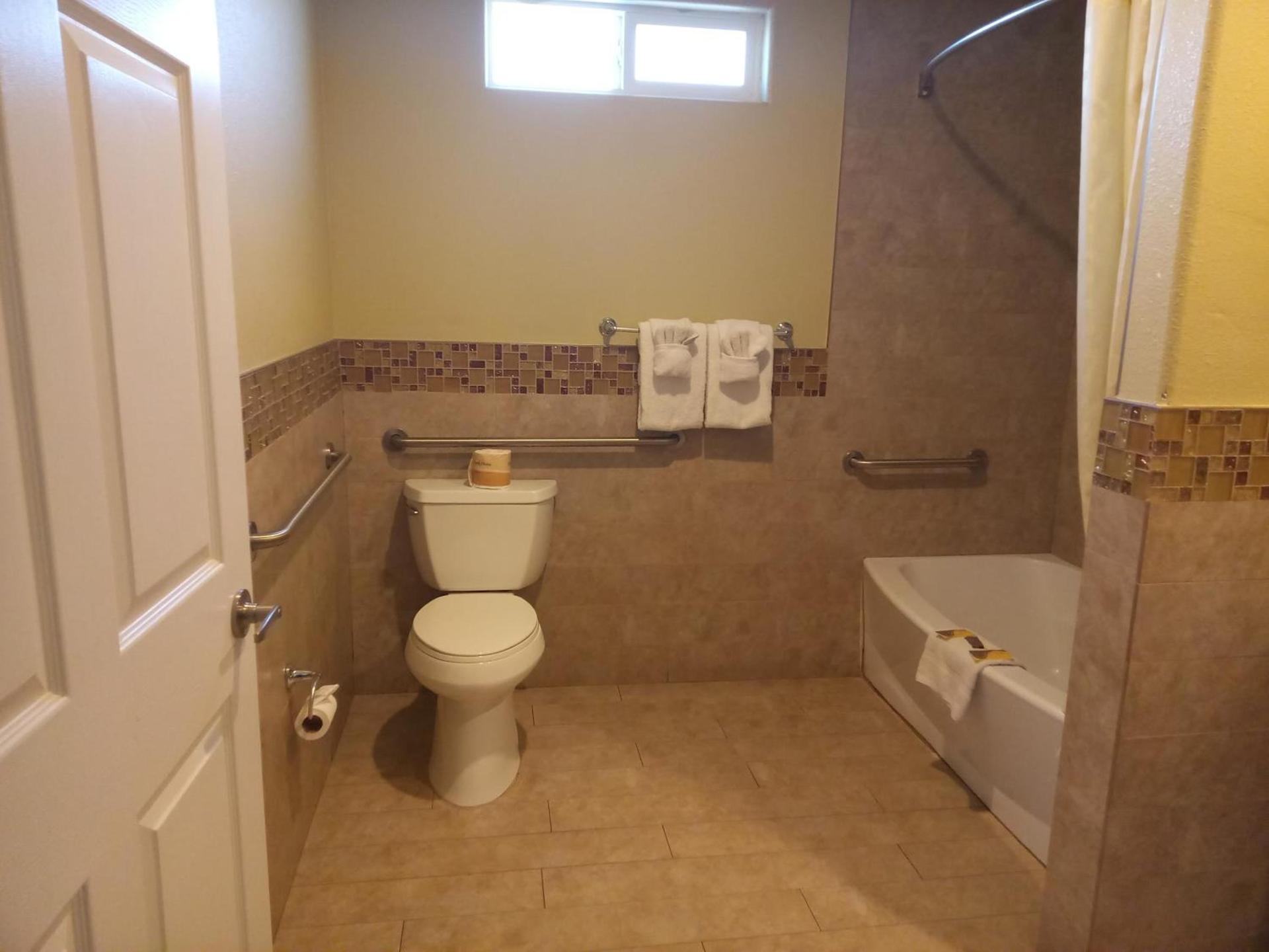 Rodeway Inn and Suites near Coachella photo 14