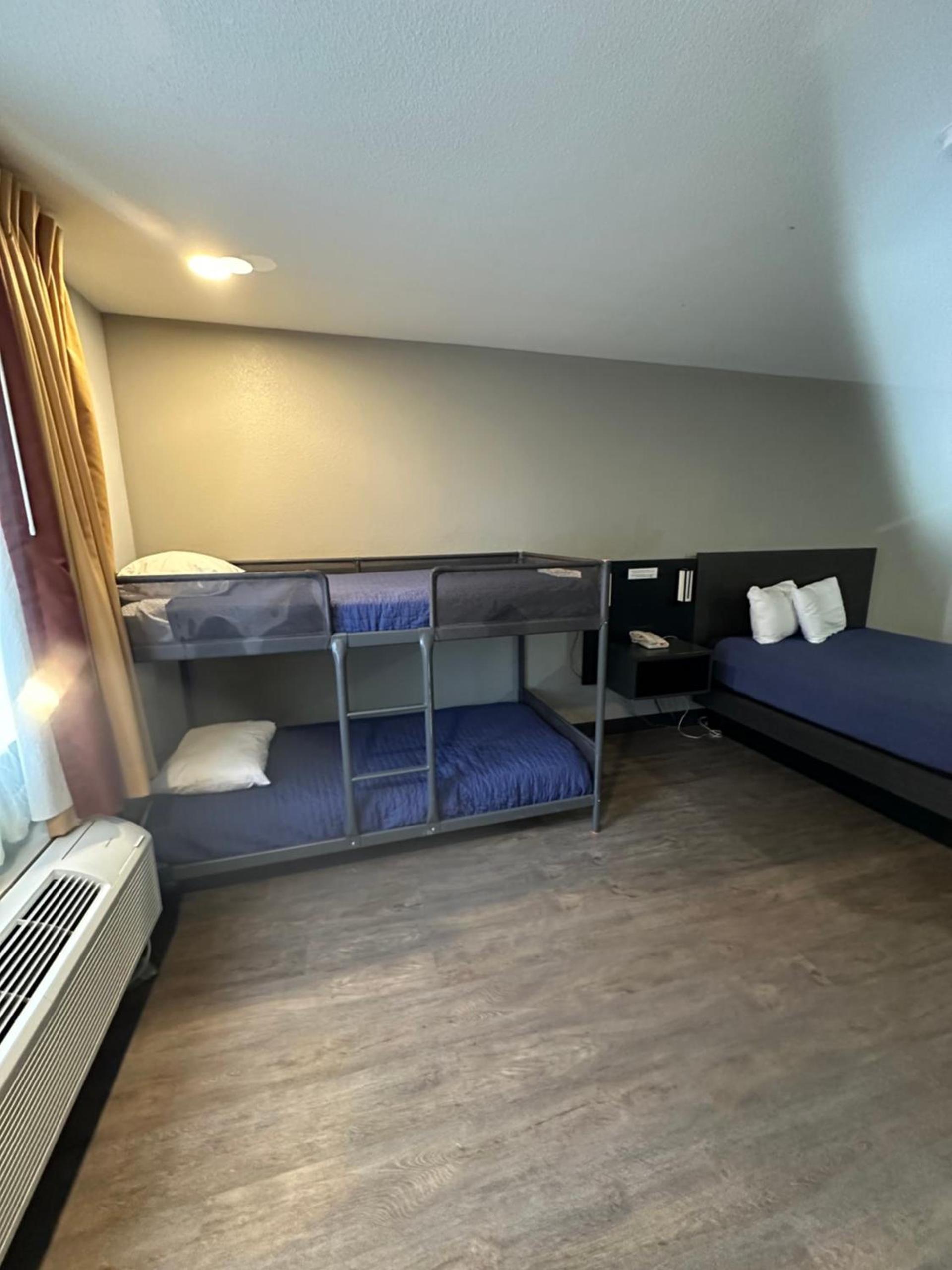 Pinetop Studio Suites photo 37