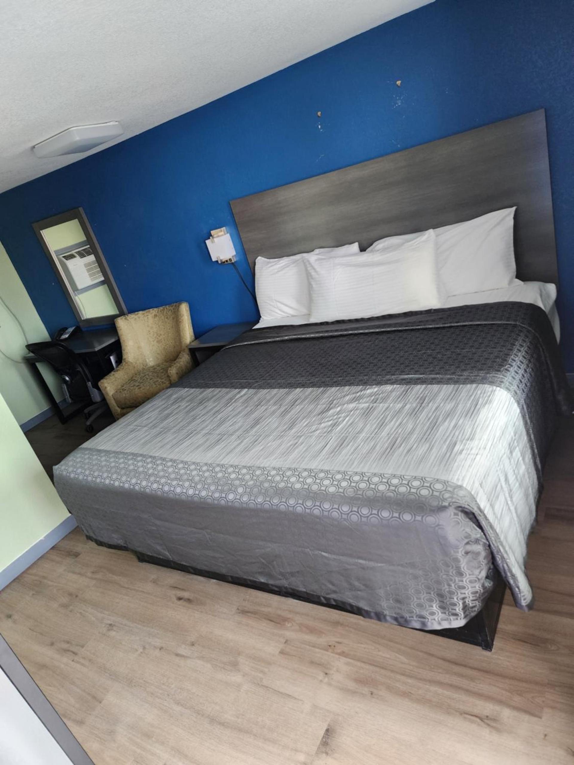 Plaza Motel photo 4