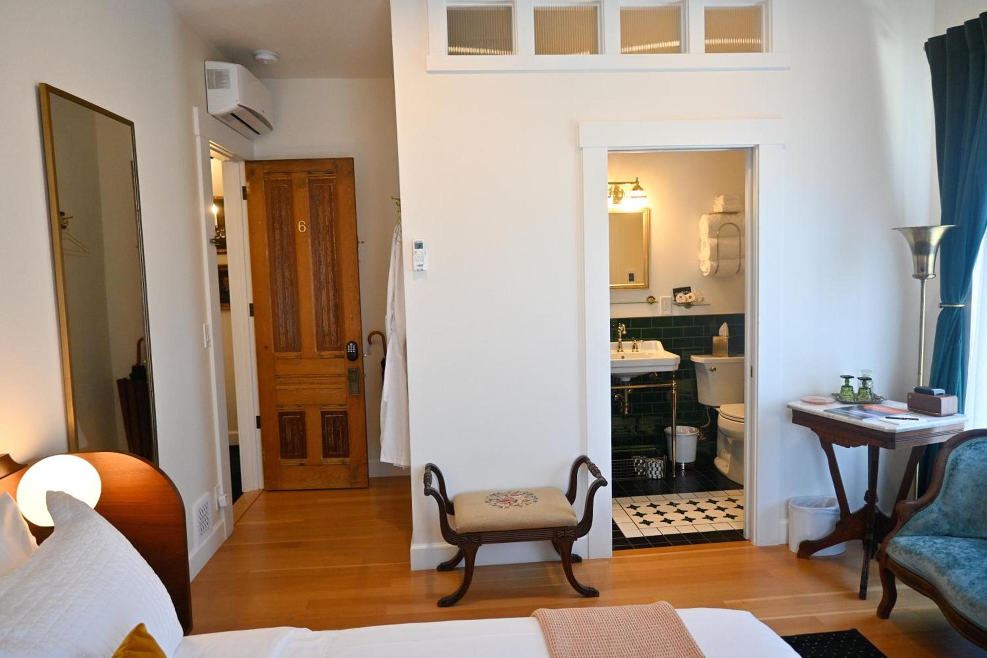 Nicholson House at Beaujolais photo 17