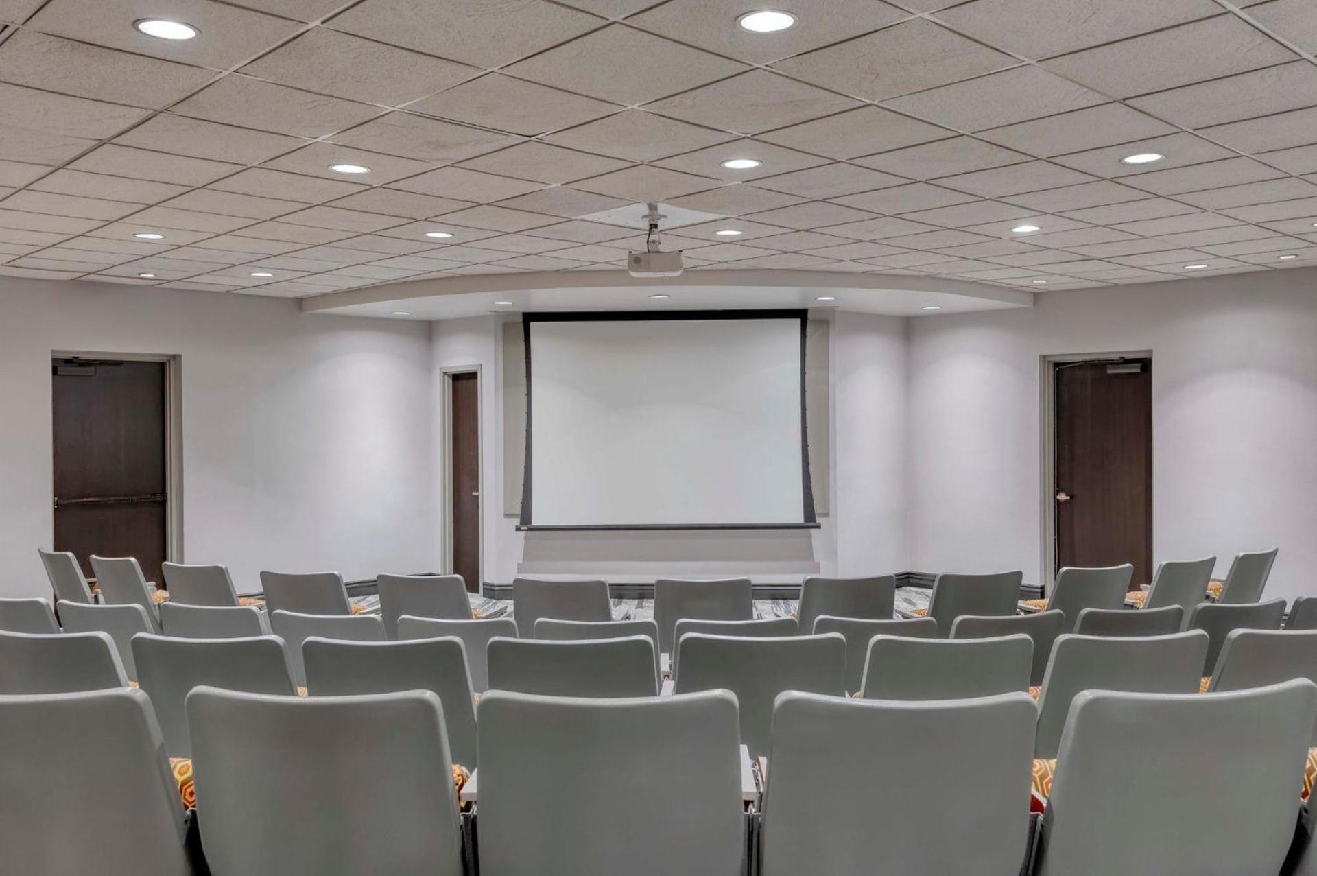 Crowne Plaza Indianapolis-Airport by IHG photo 64