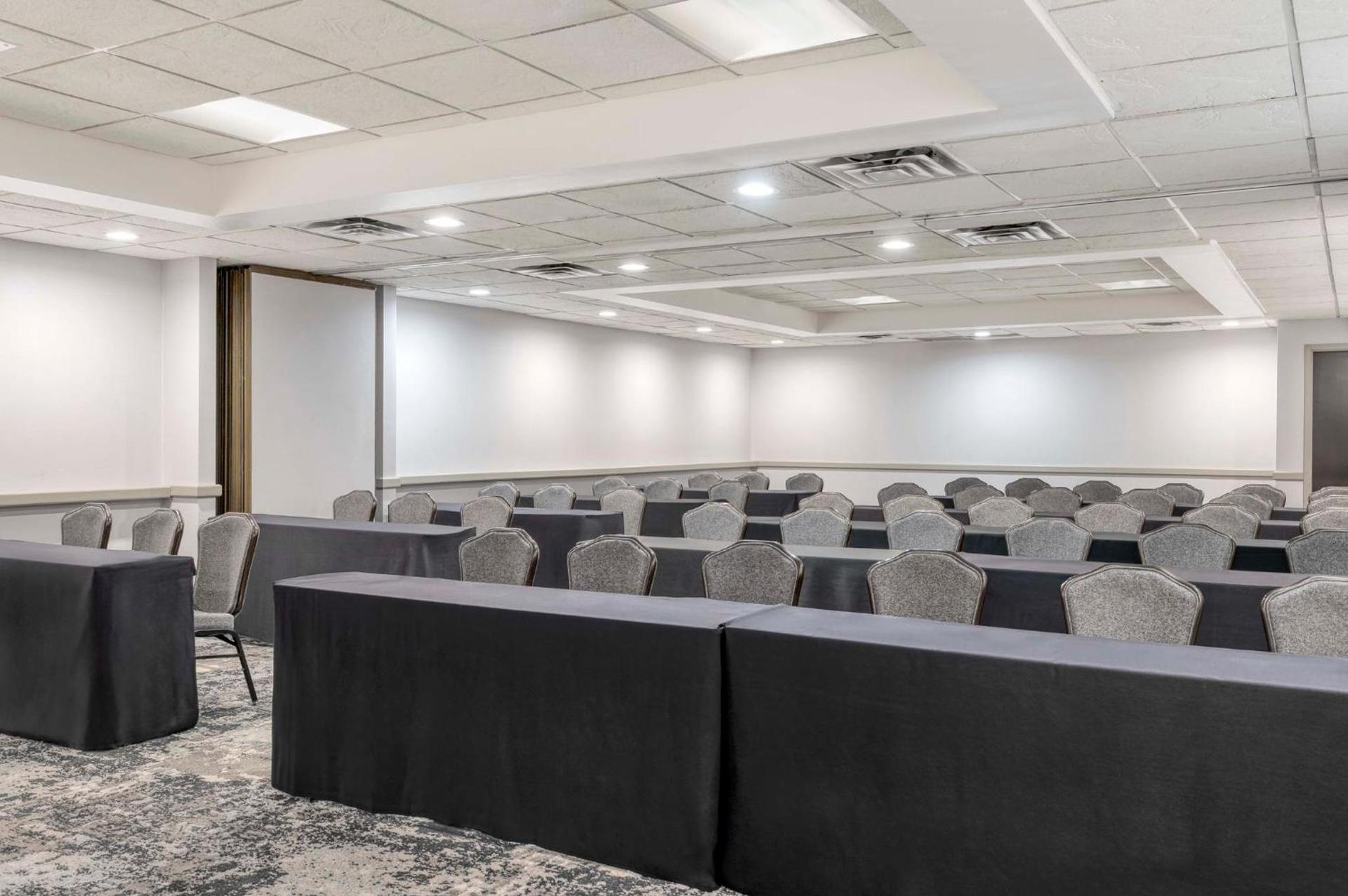 Crowne Plaza Indianapolis-Airport by IHG photo 65
