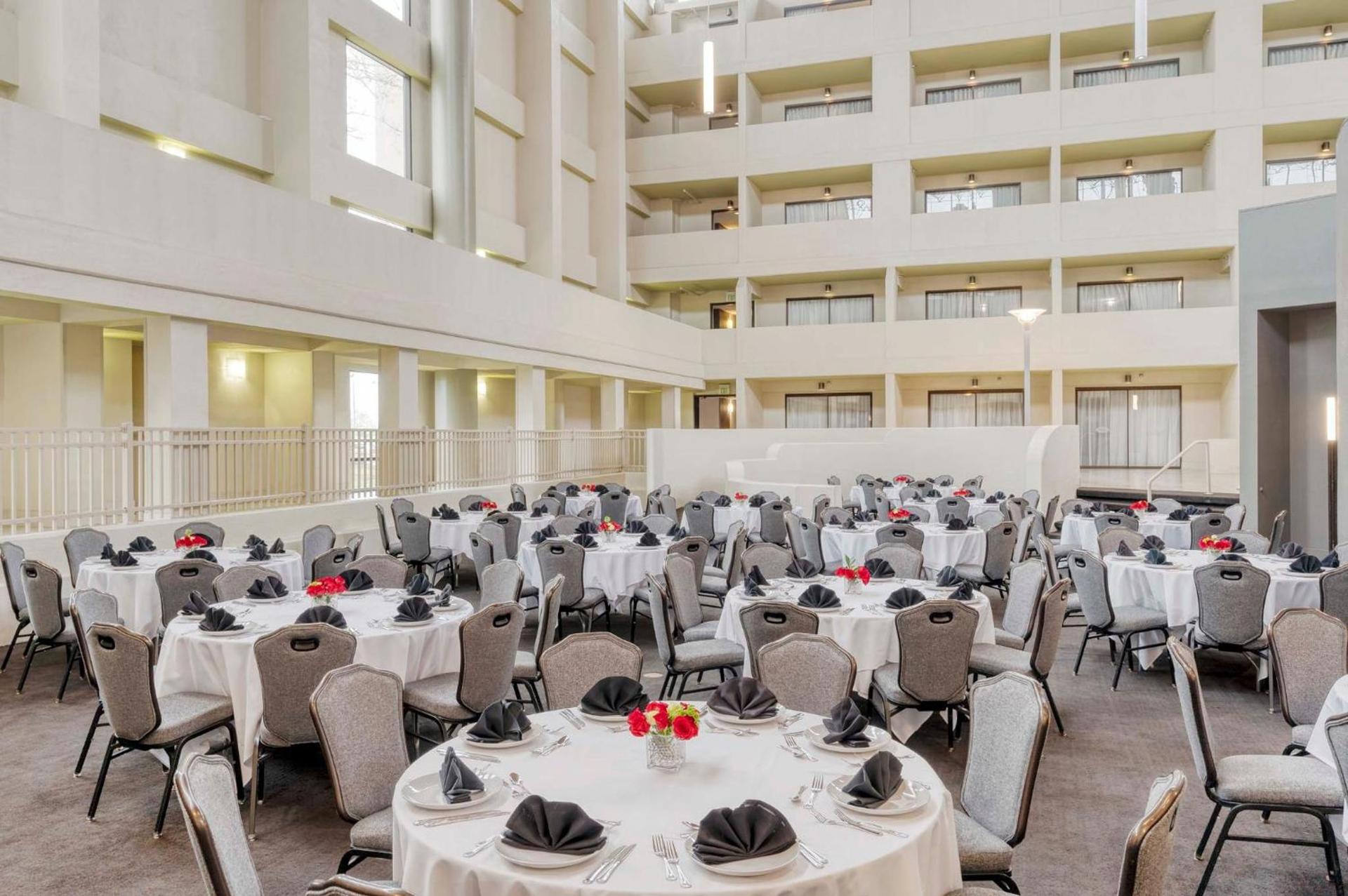 Crowne Plaza Indianapolis-Airport by IHG photo 29