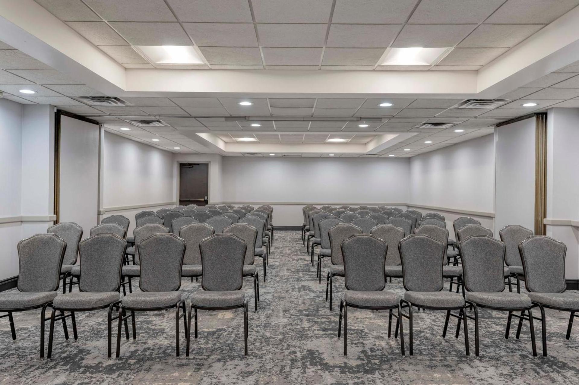 Crowne Plaza Indianapolis-Airport by IHG photo 59