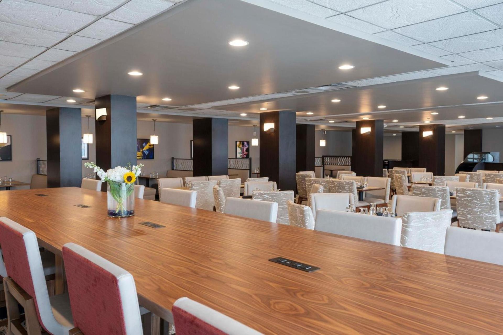 Crowne Plaza Indianapolis-Airport by IHG photo 75
