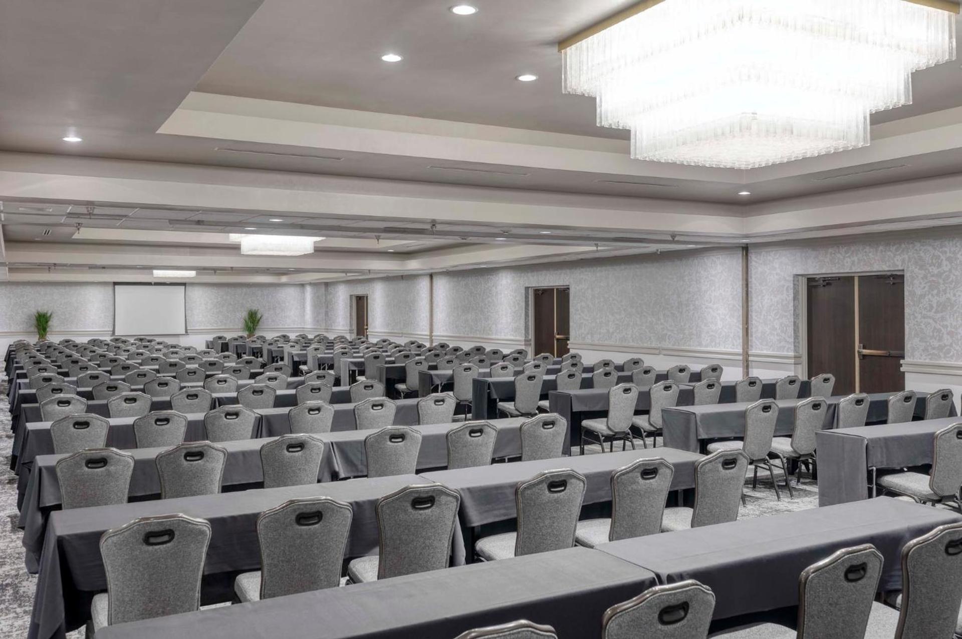 Crowne Plaza Indianapolis-Airport by IHG photo 54