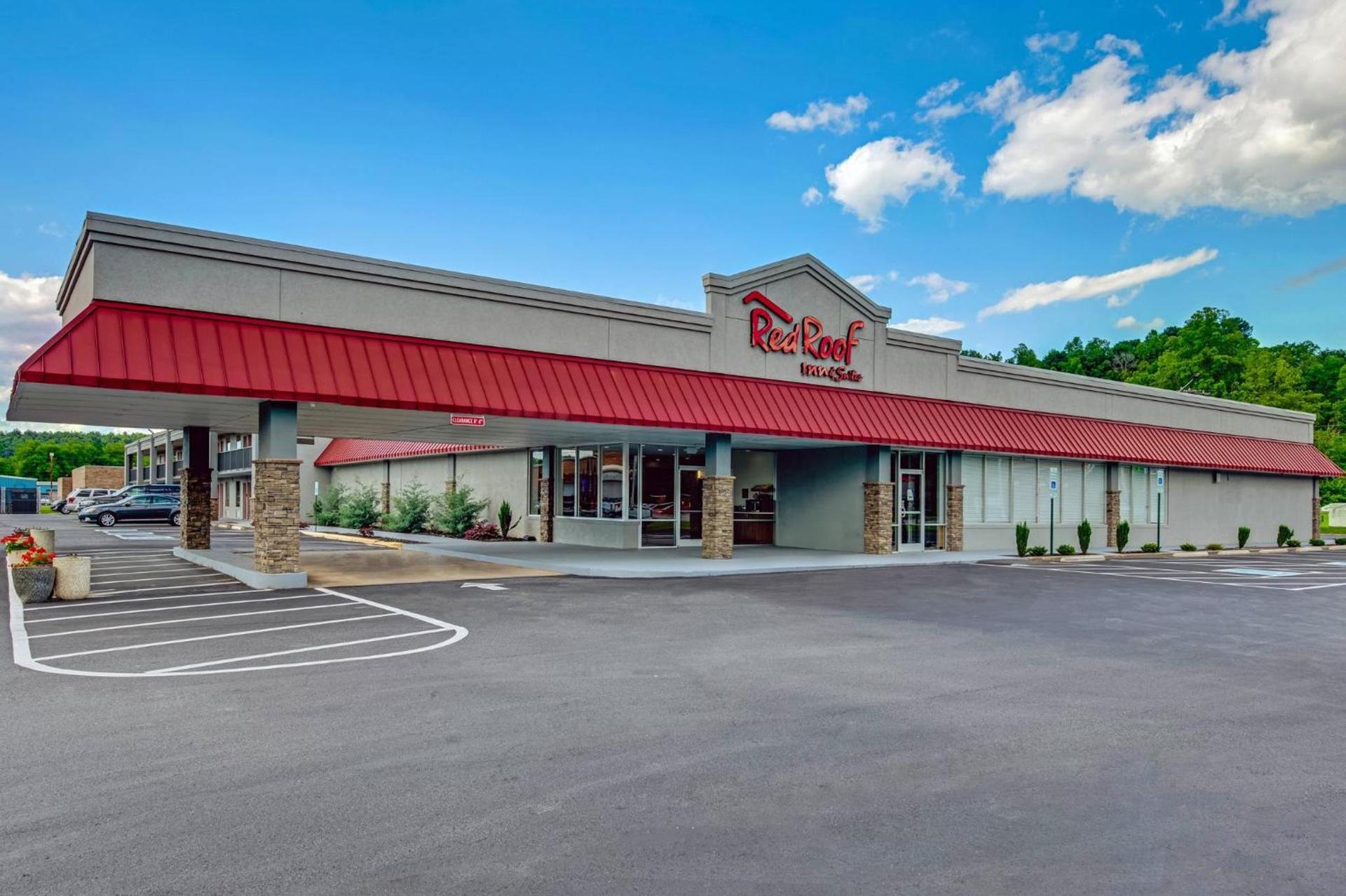 Red Roof Inn & Suites Wilkesboro photo 2