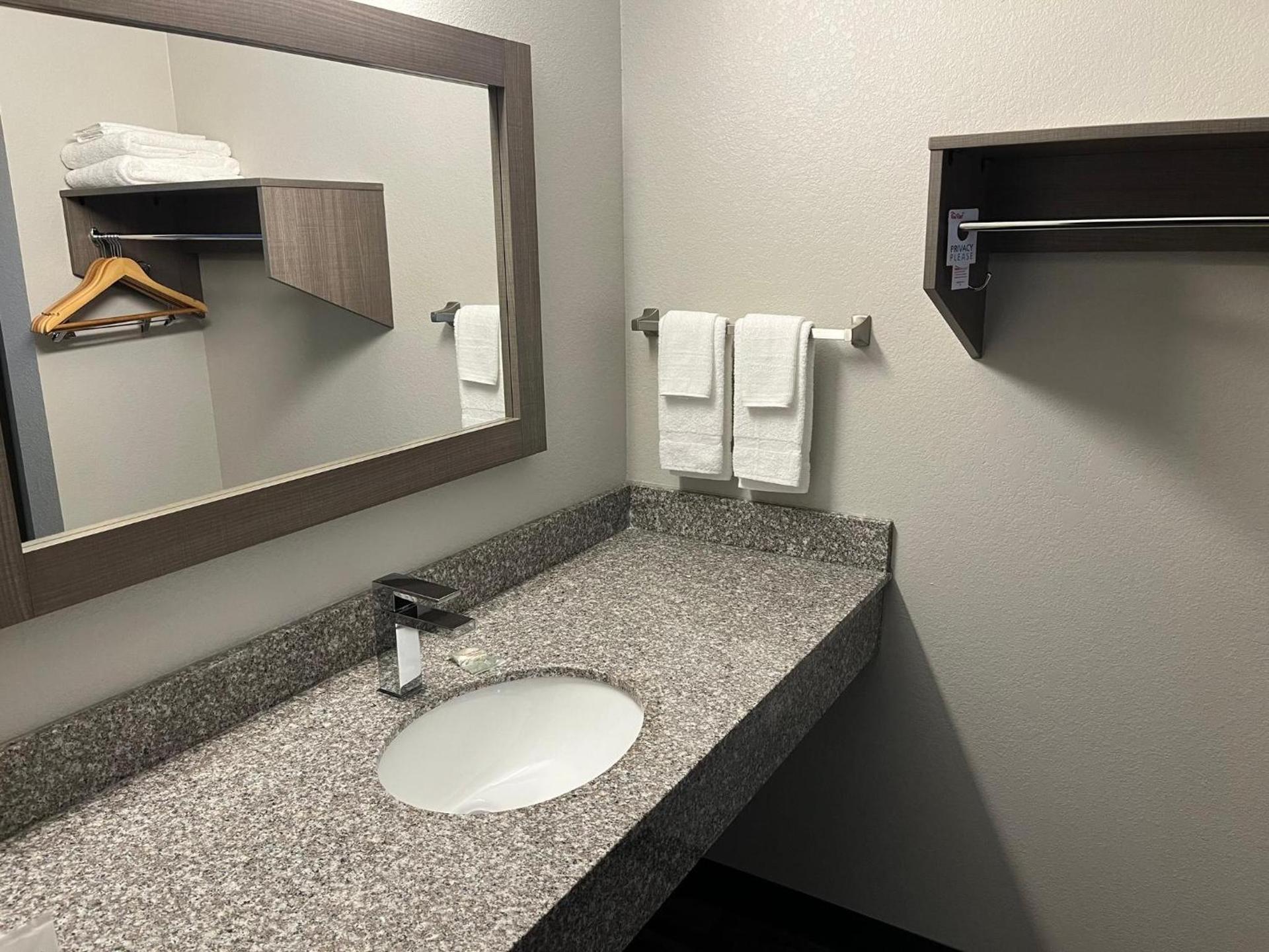 Red Roof Inn & Suites Wilkesboro photo 32