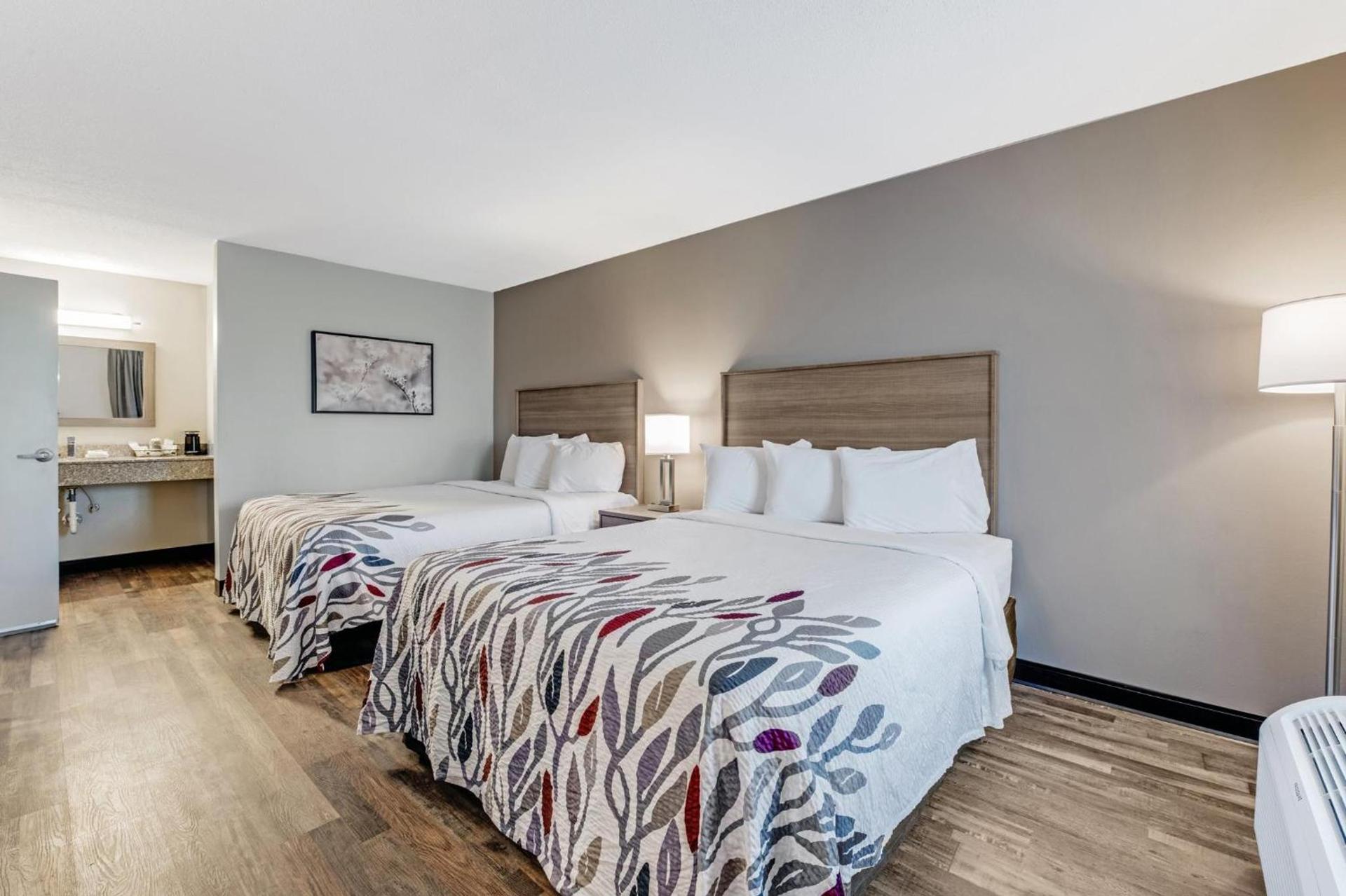 Red Roof Inn & Suites Wilkesboro photo 35