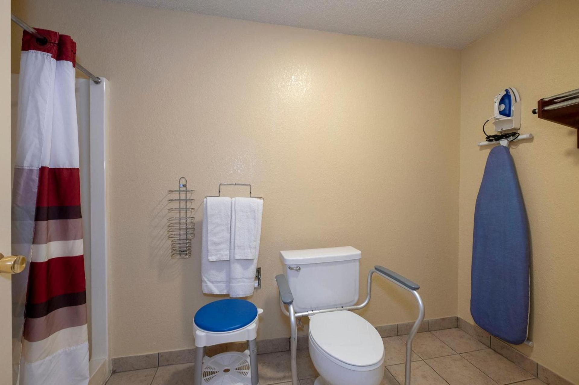 Econo Lodge Childress photo 39