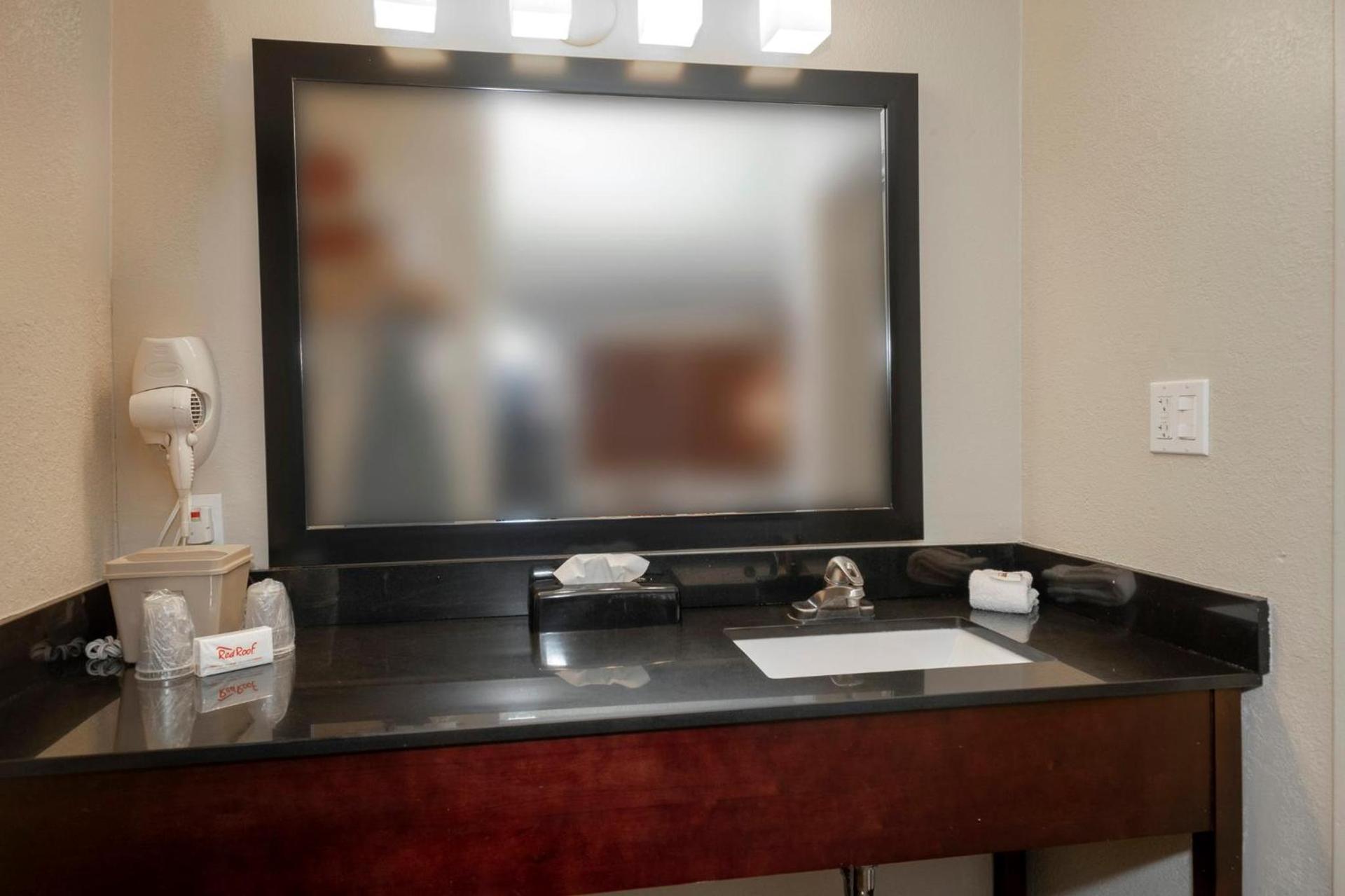 Econo Lodge Childress photo 37