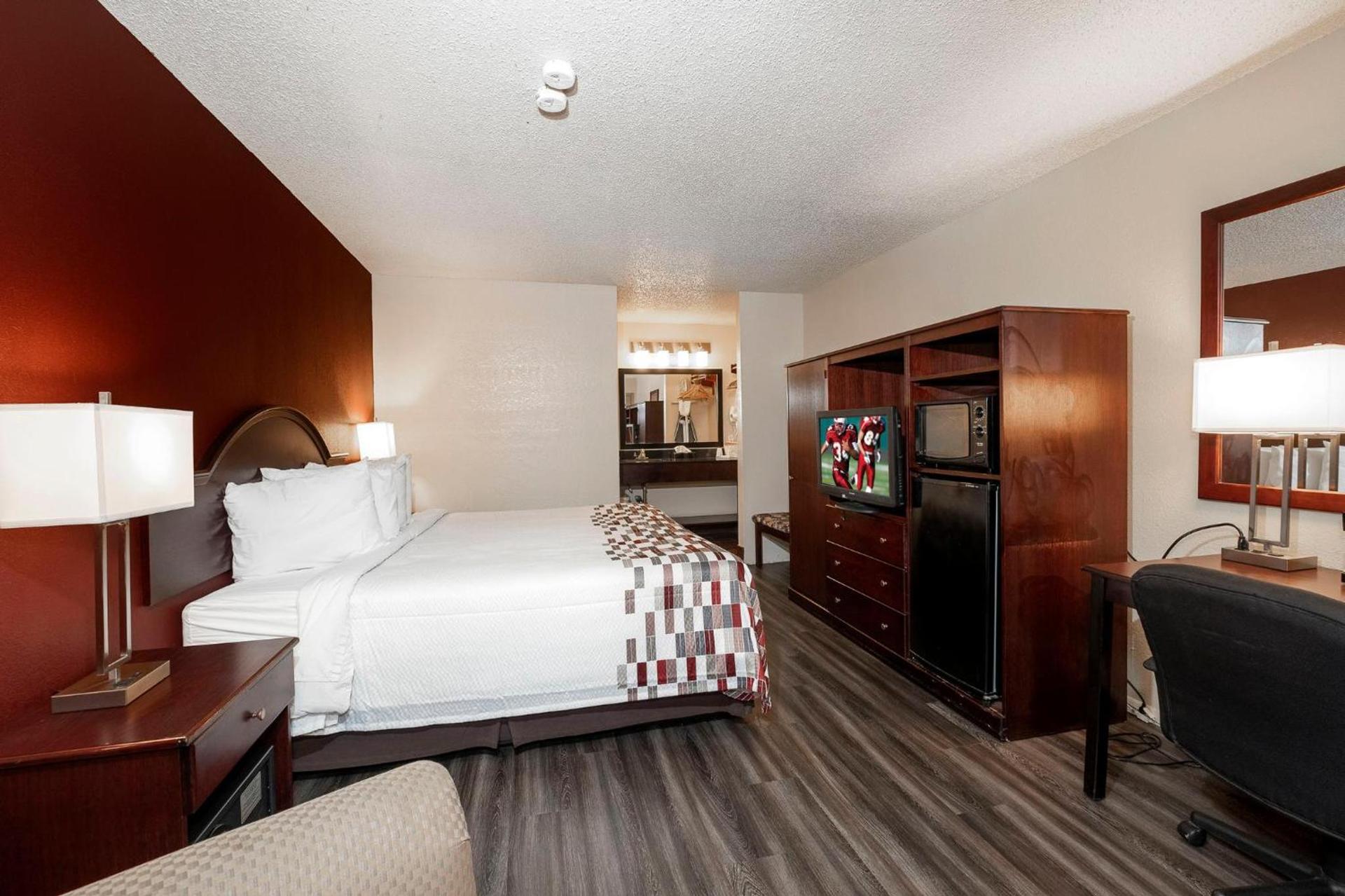 Econo Lodge Childress photo 32
