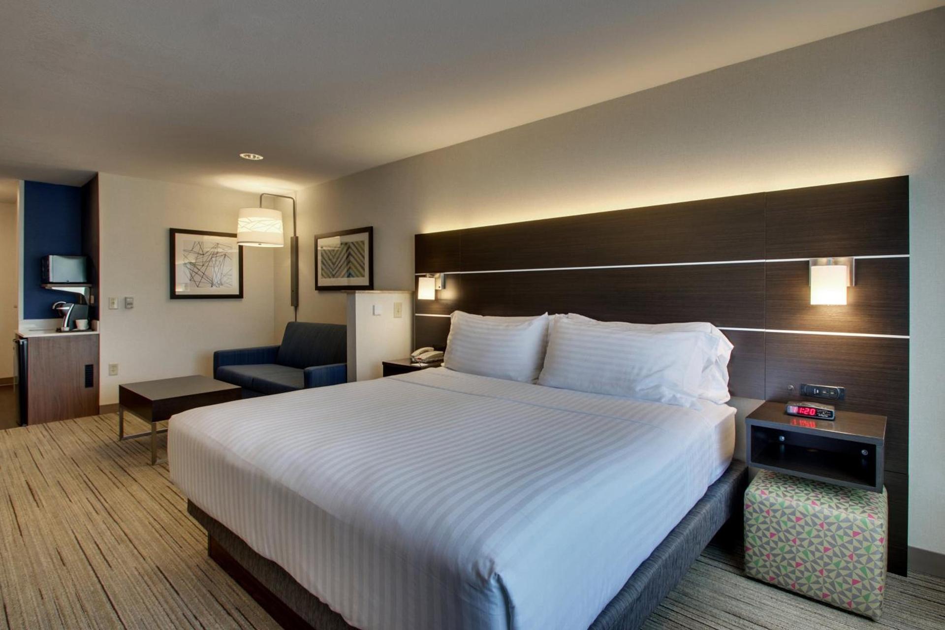 Holiday Inn Express Hotel & Suites Morris by IHG photo 23