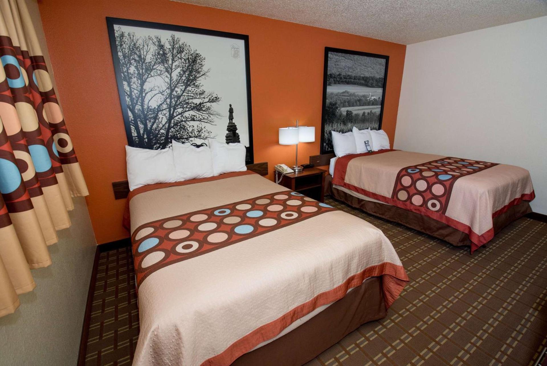 Super 8 by Wyndham Altoona photo 8