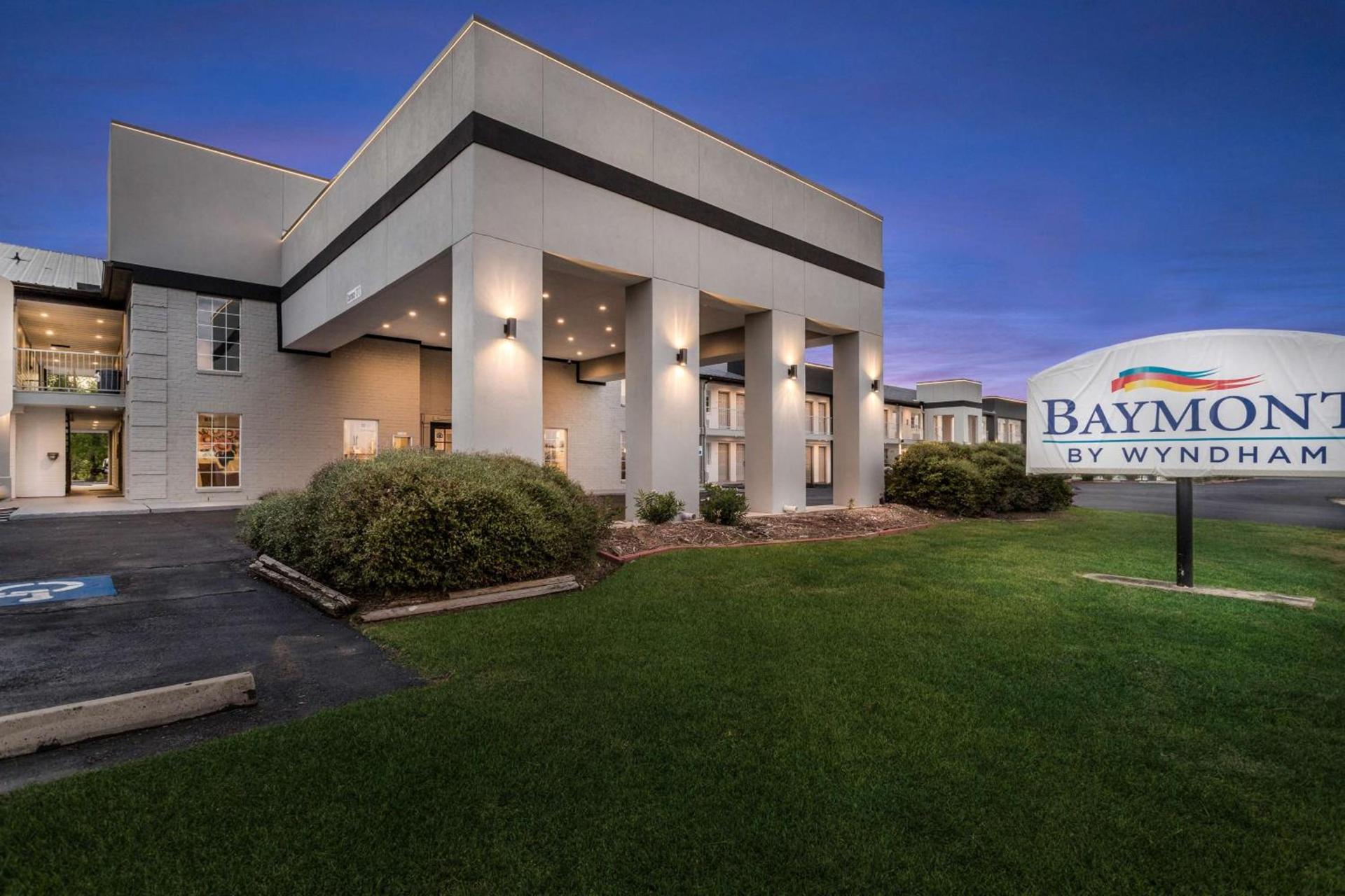Baymont by Wyndham Beaumont photo 5