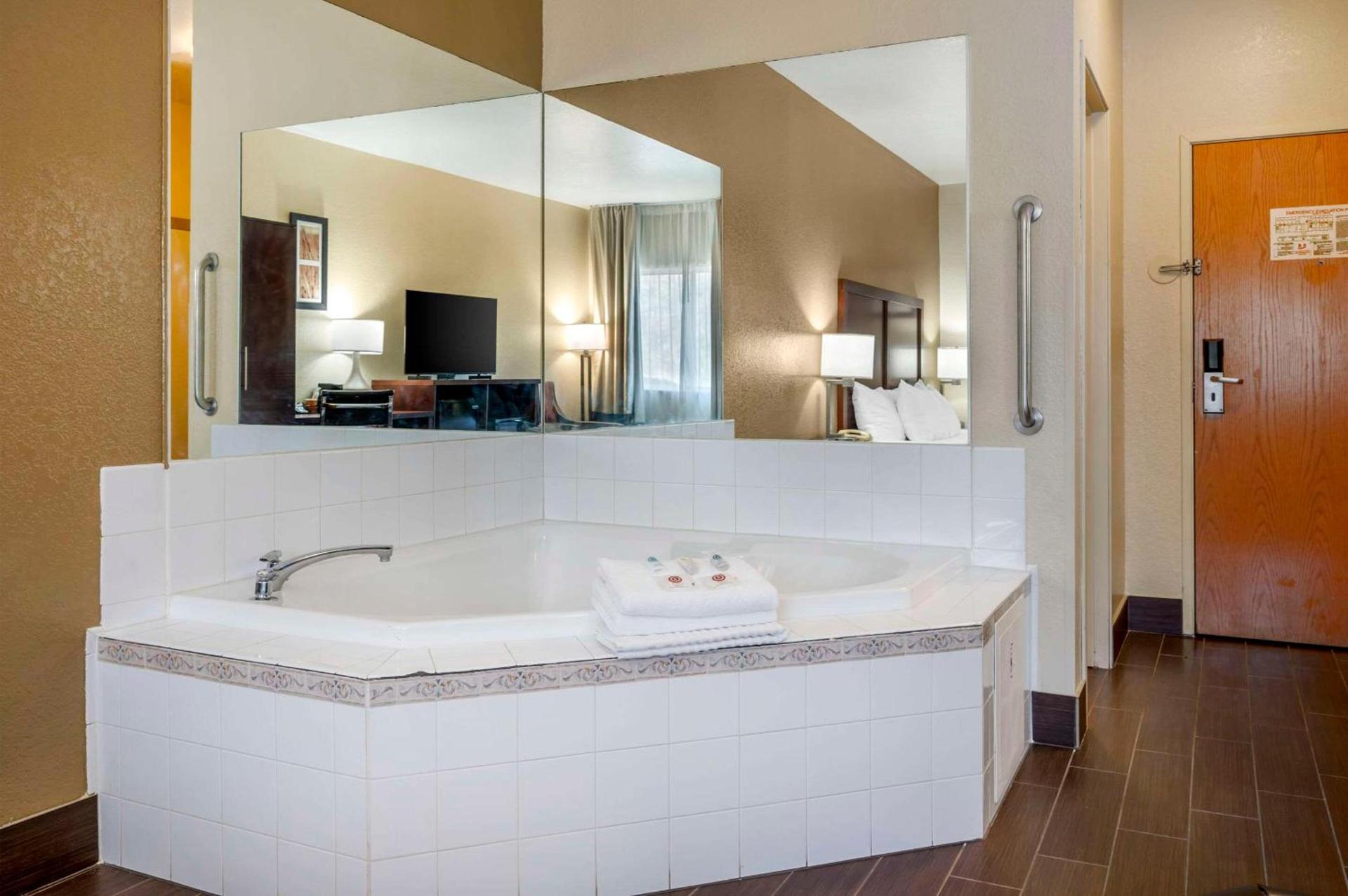 Comfort Inn Fremont photo 13