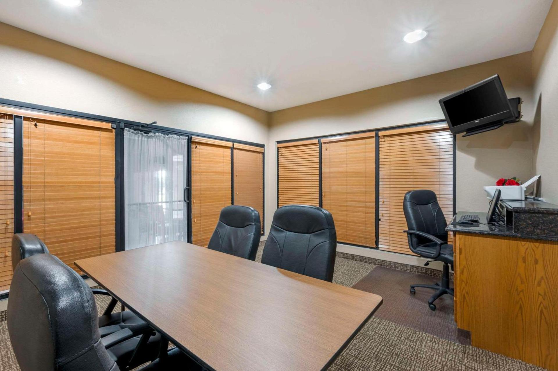 Comfort Inn Fremont photo 34