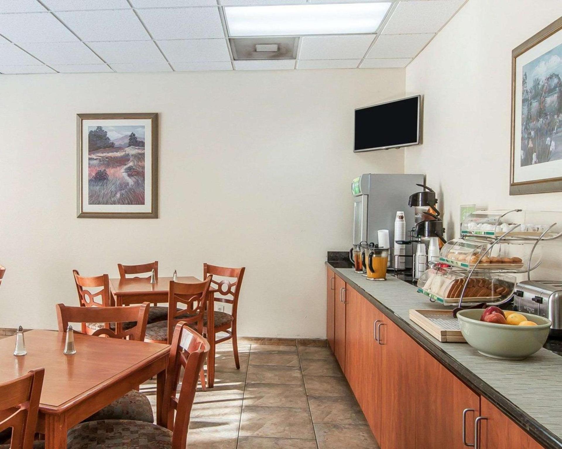Quality Inn Downtown Convention Center photo 24