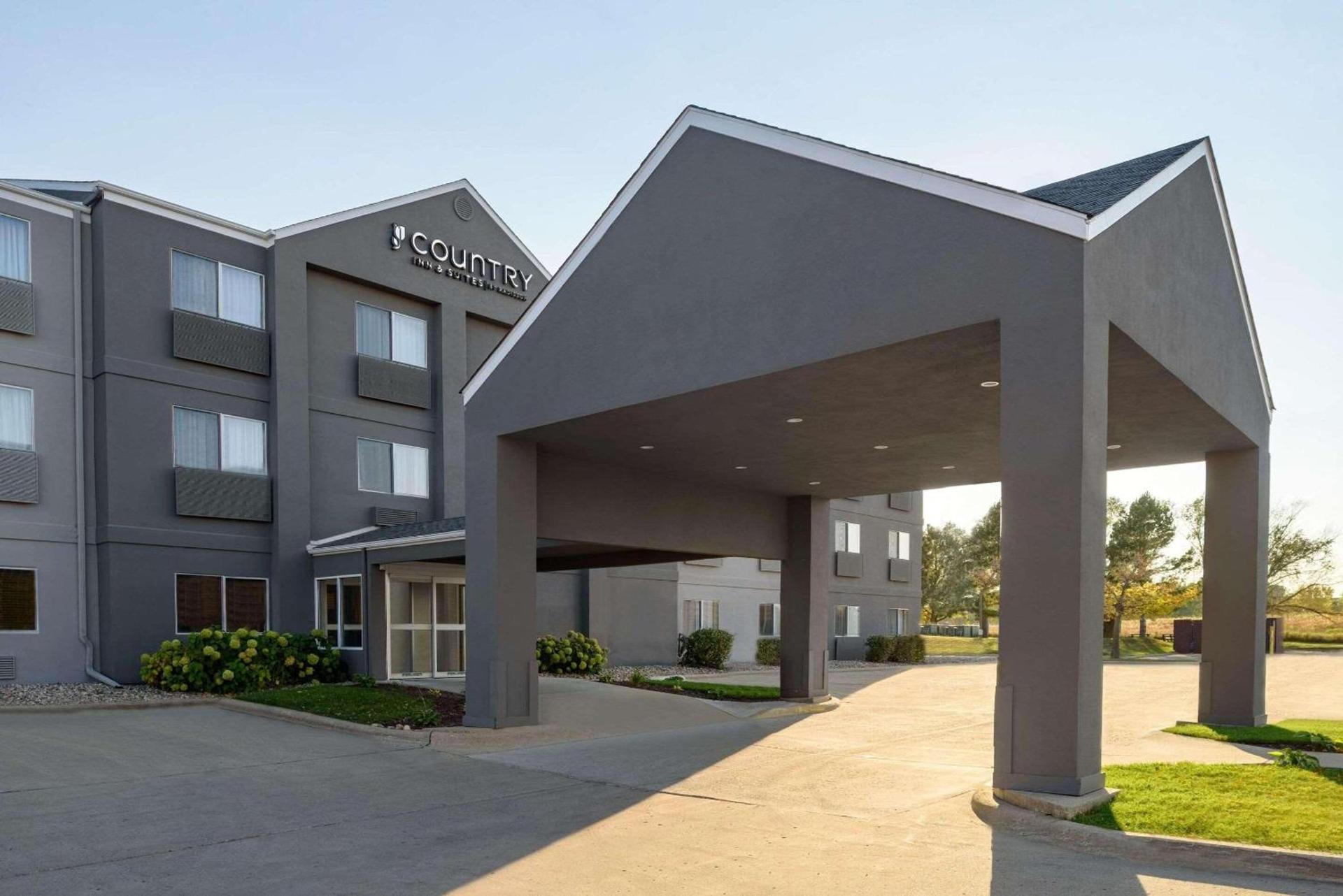 Country Inn & Suites by Radisson, Brookings photo 2