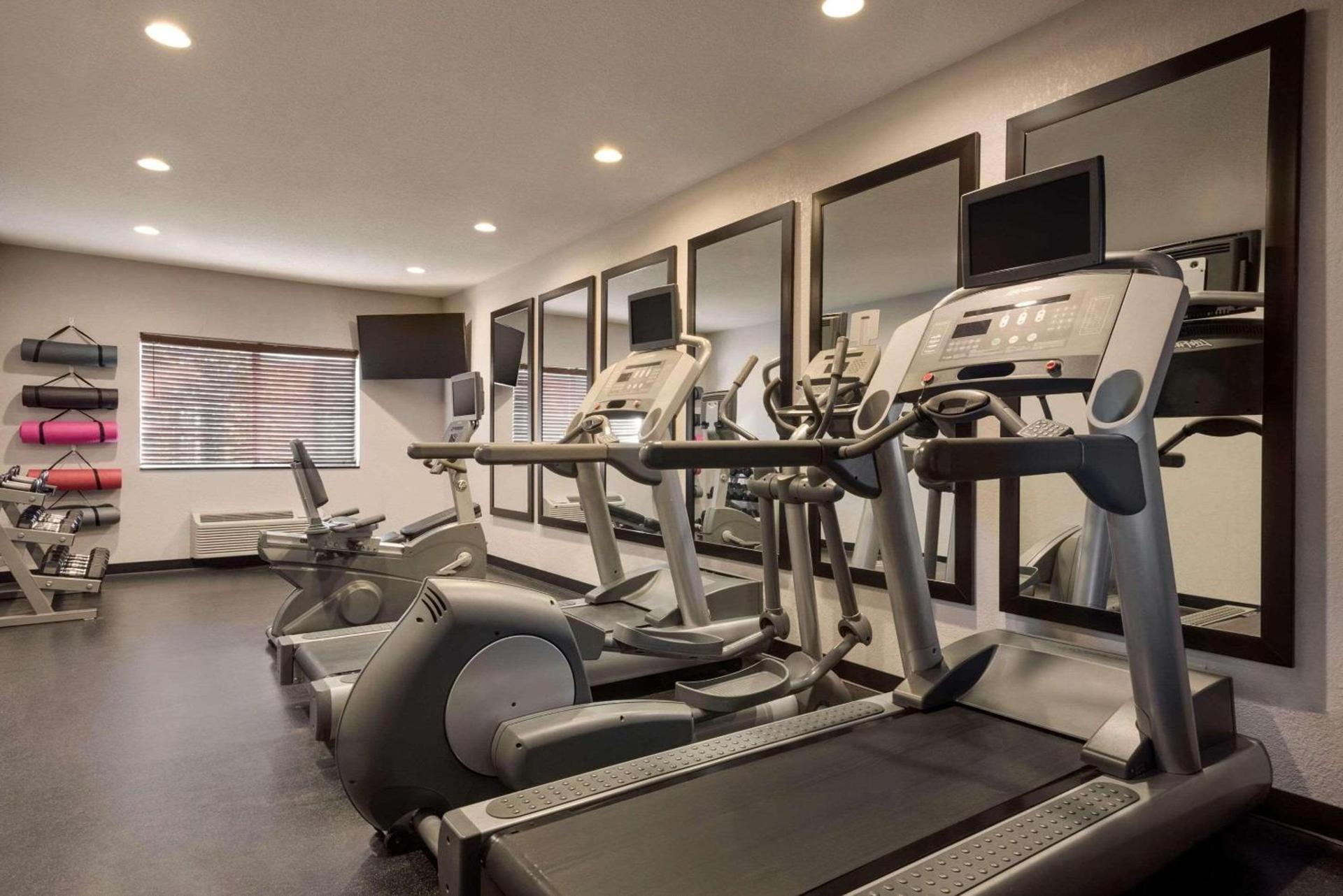 Country Inn & Suites by Radisson, Brookings photo 32