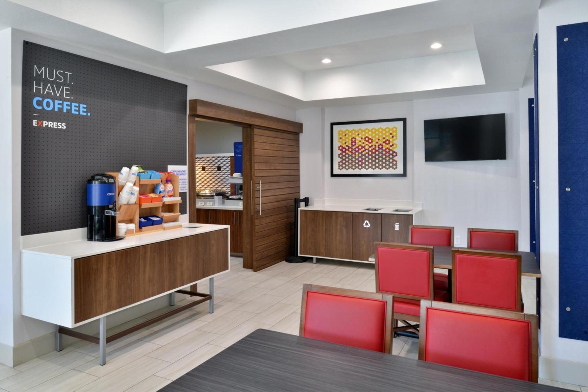 Holiday Inn Express Hotel & Suites Carthage by IHG photo 33