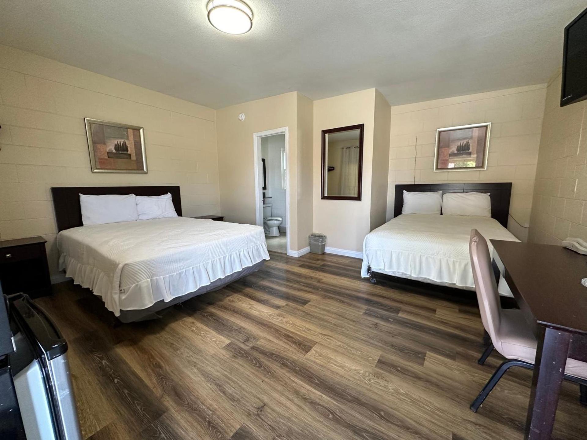Royal Inn and Suites photo 26