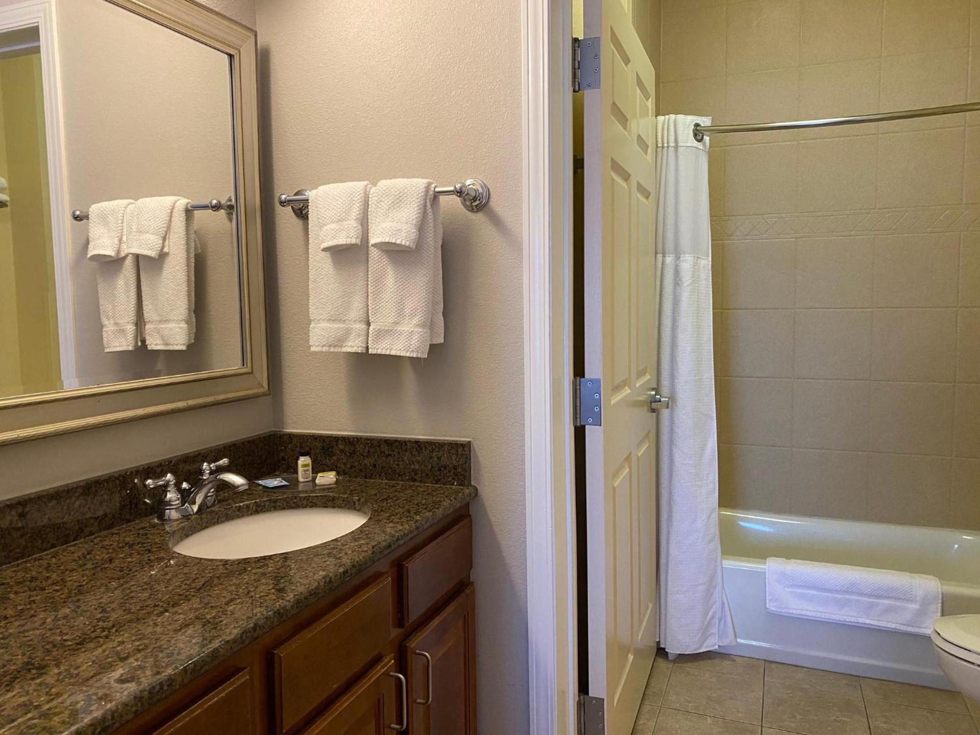 Staybridge Suites Milwaukee West-Oconomowoc by IHG photo 25
