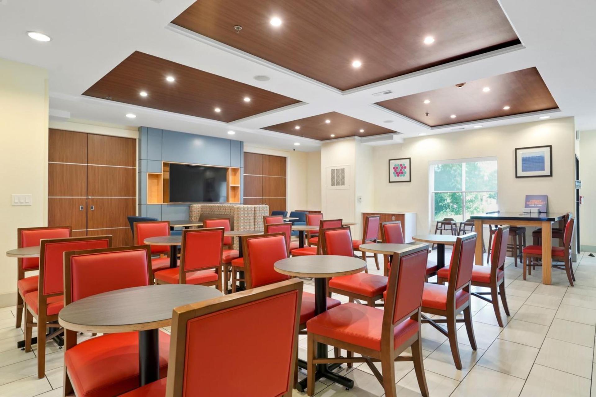Holiday Inn Express & Suites Denver North - Thornton by IHG photo 30