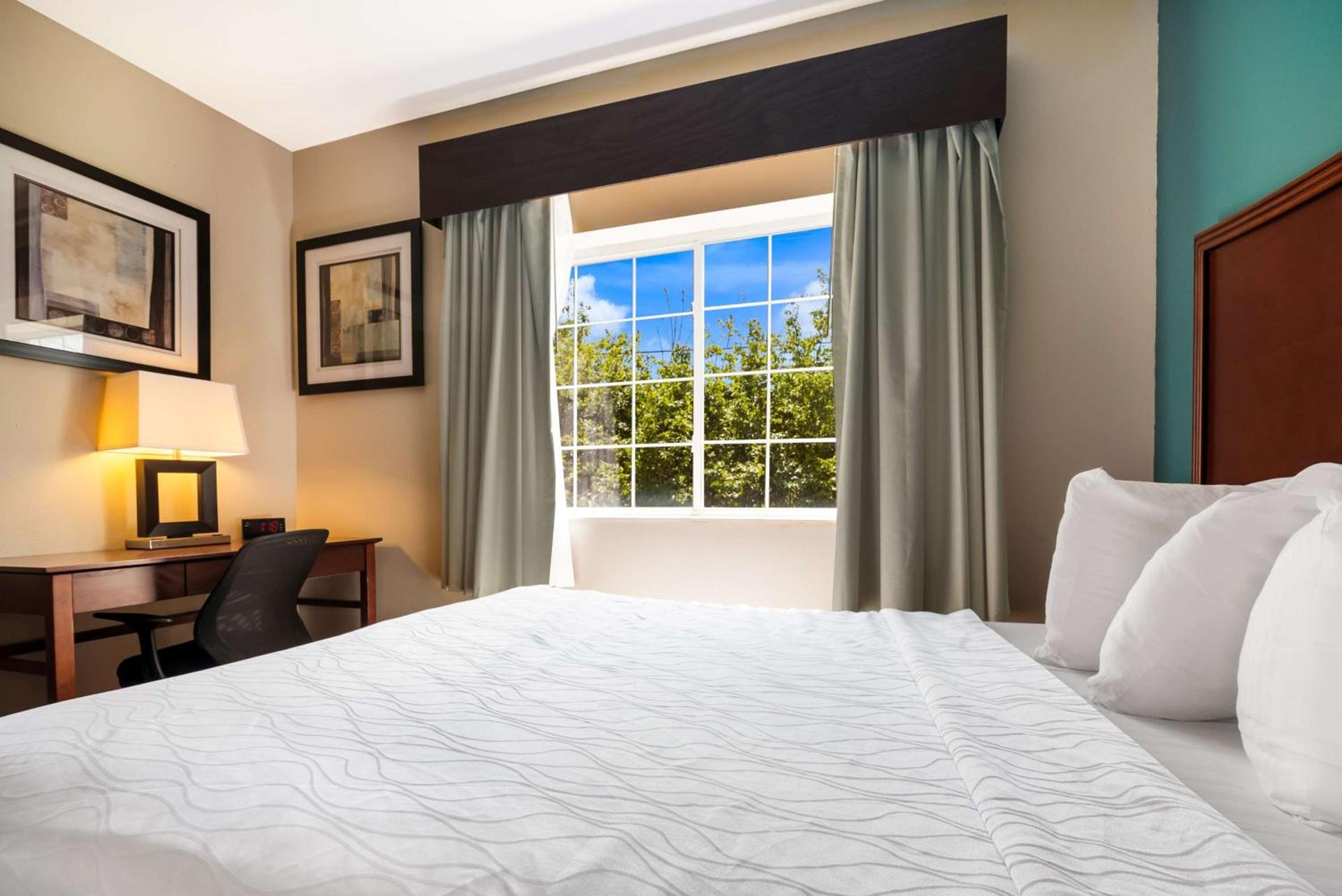 SureStay Plus Hotel by Best Western Topeka photo 4