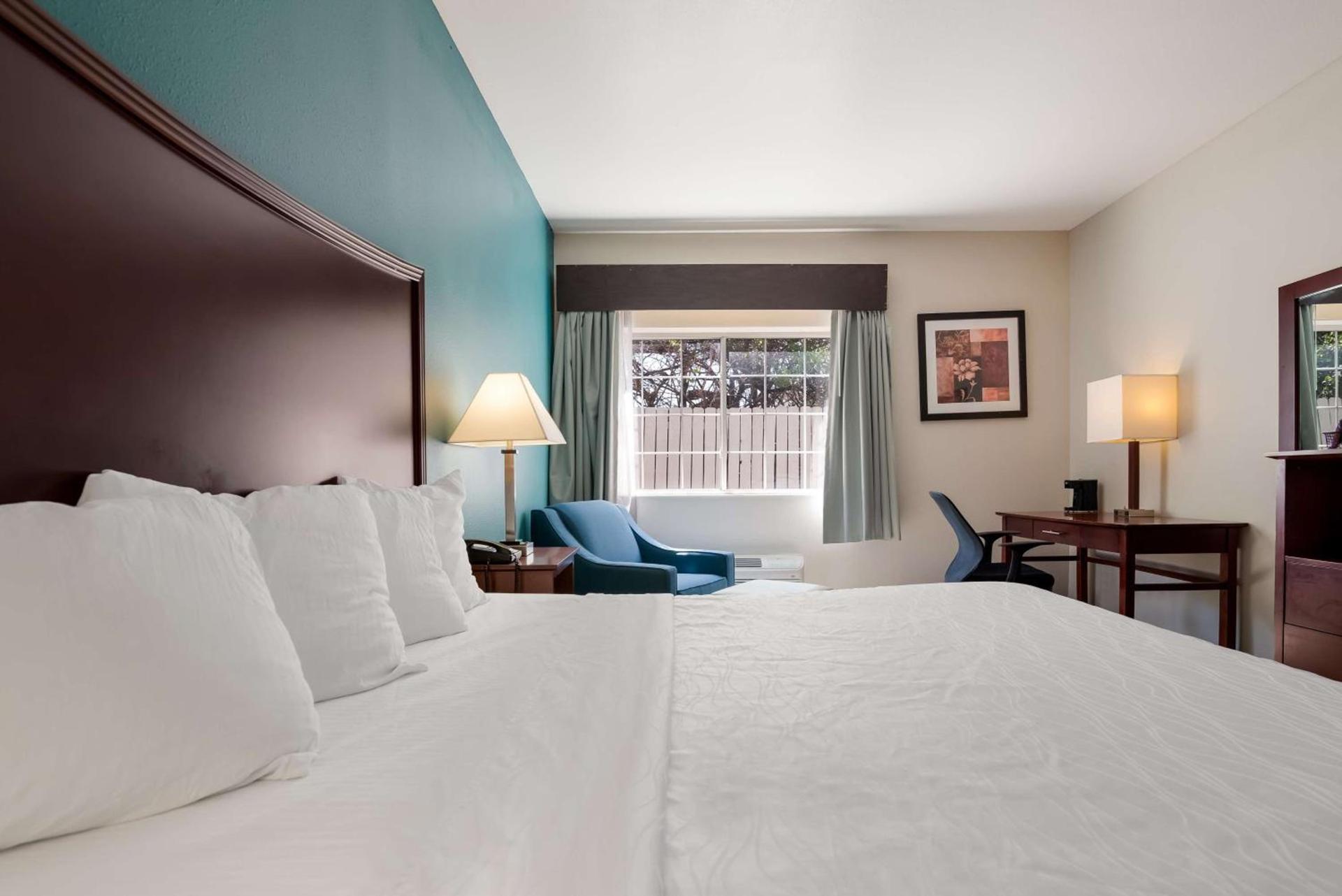 SureStay Plus Hotel by Best Western Topeka photo 11