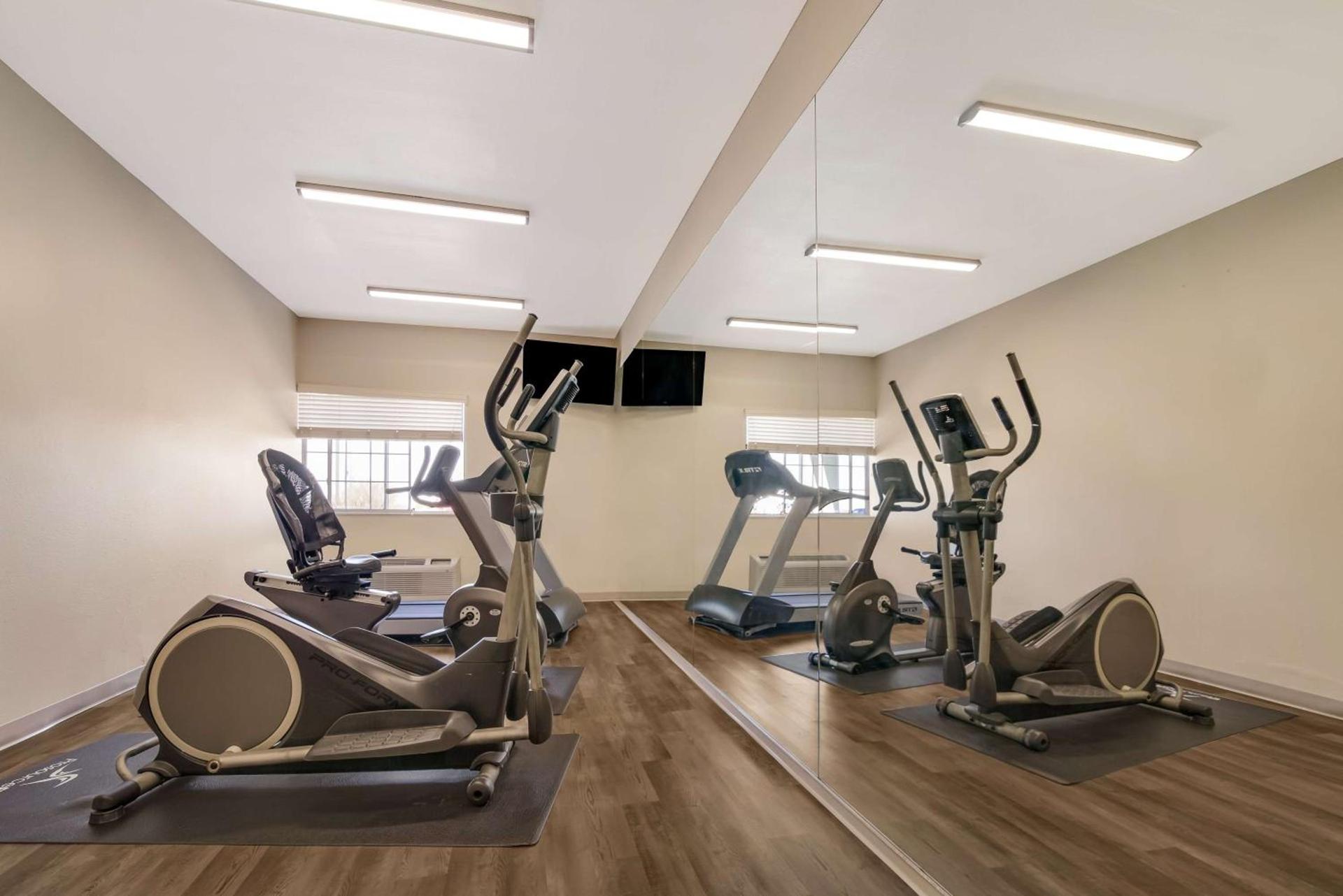 SureStay Plus Hotel by Best Western Topeka photo 12