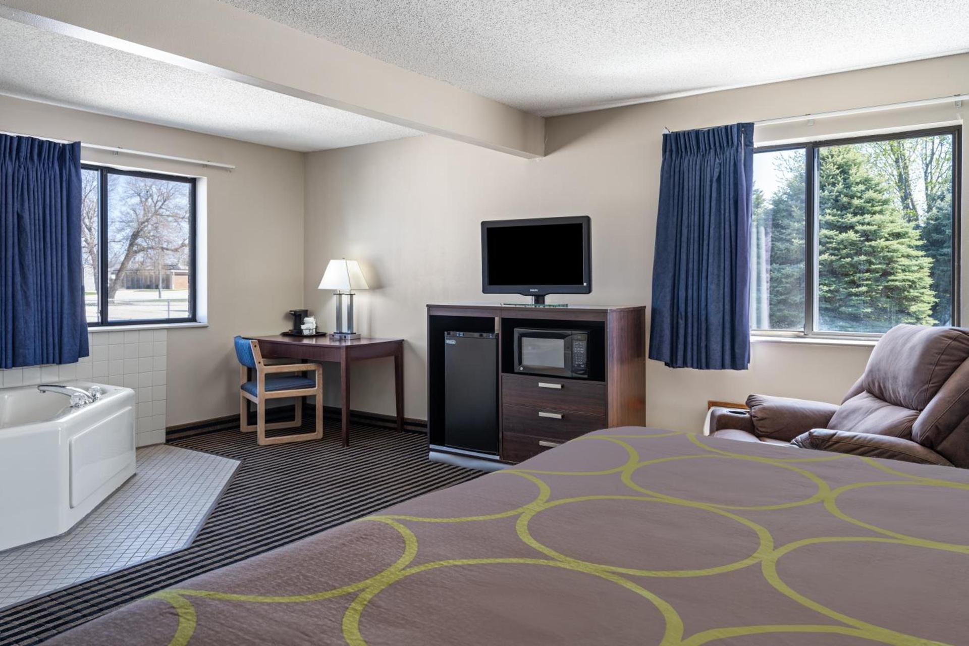 Super 8 by Wyndham Humboldt photo 67