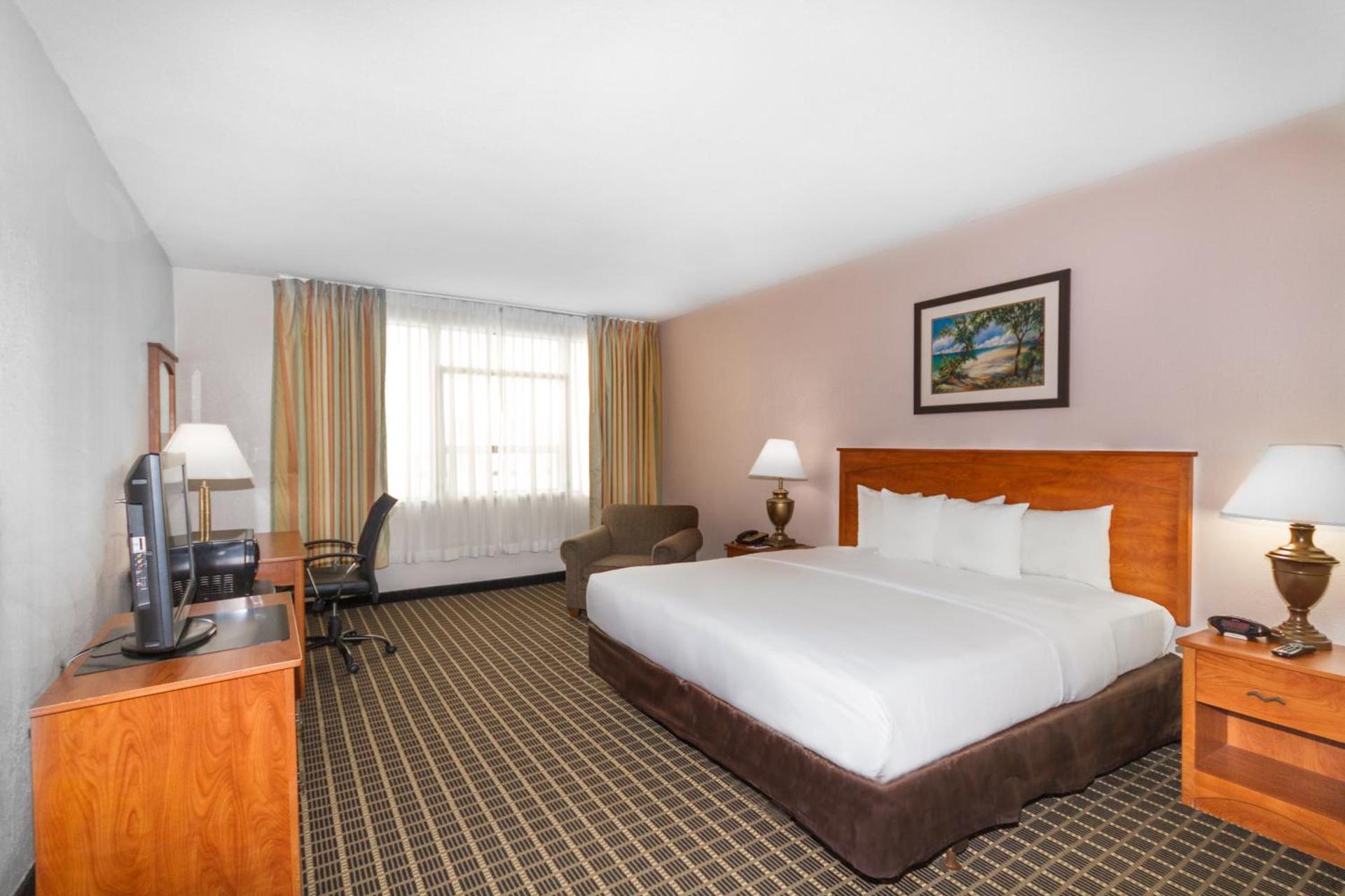 Clarion Inn & Suites Miami International Airport photo 29